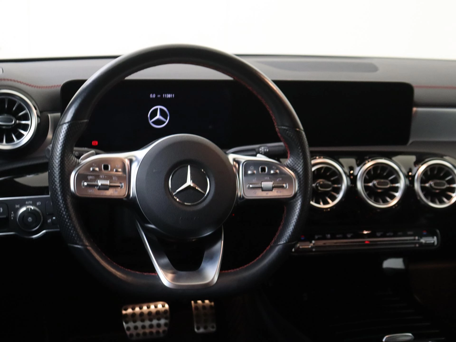 Mercedes-Benz-CLA-image-9
