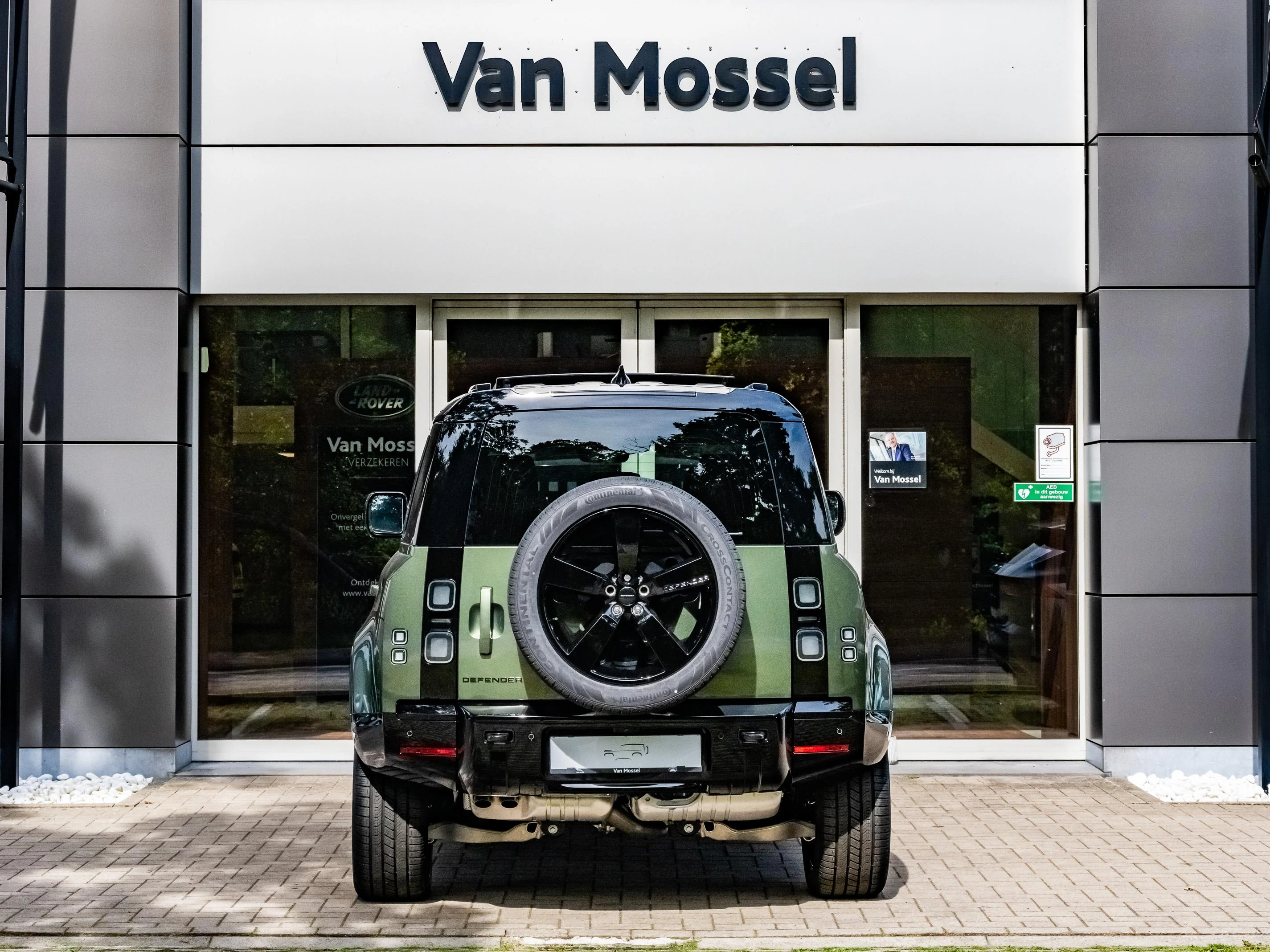 Land Rover Defender D250 X-Dynamic SE