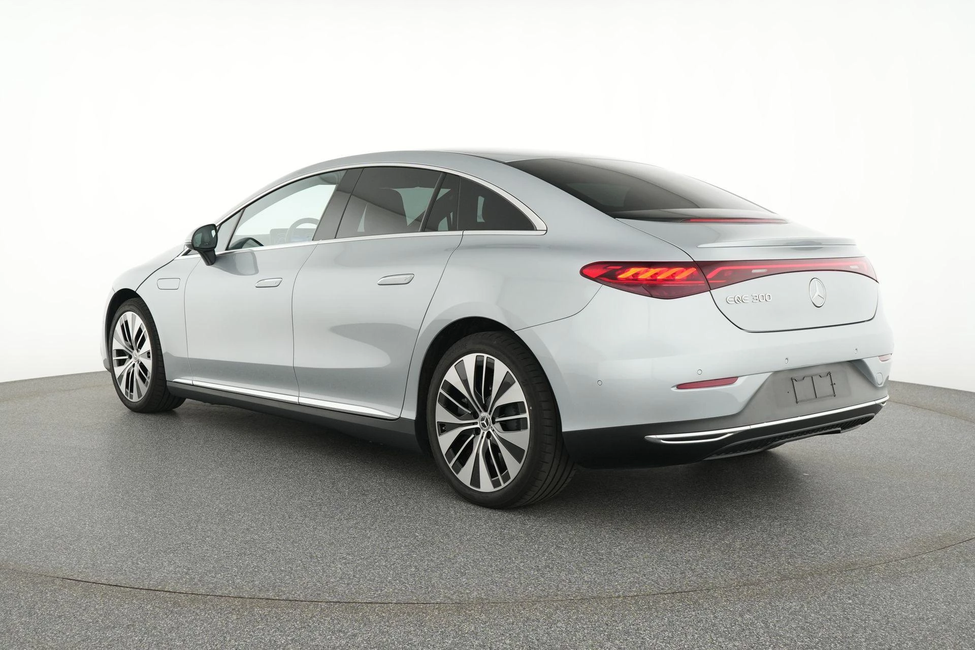 Mercedes-Benz EQE 300 Luxury Line + LEDER + TREKHAAK + CARPLAY + CAMERA +