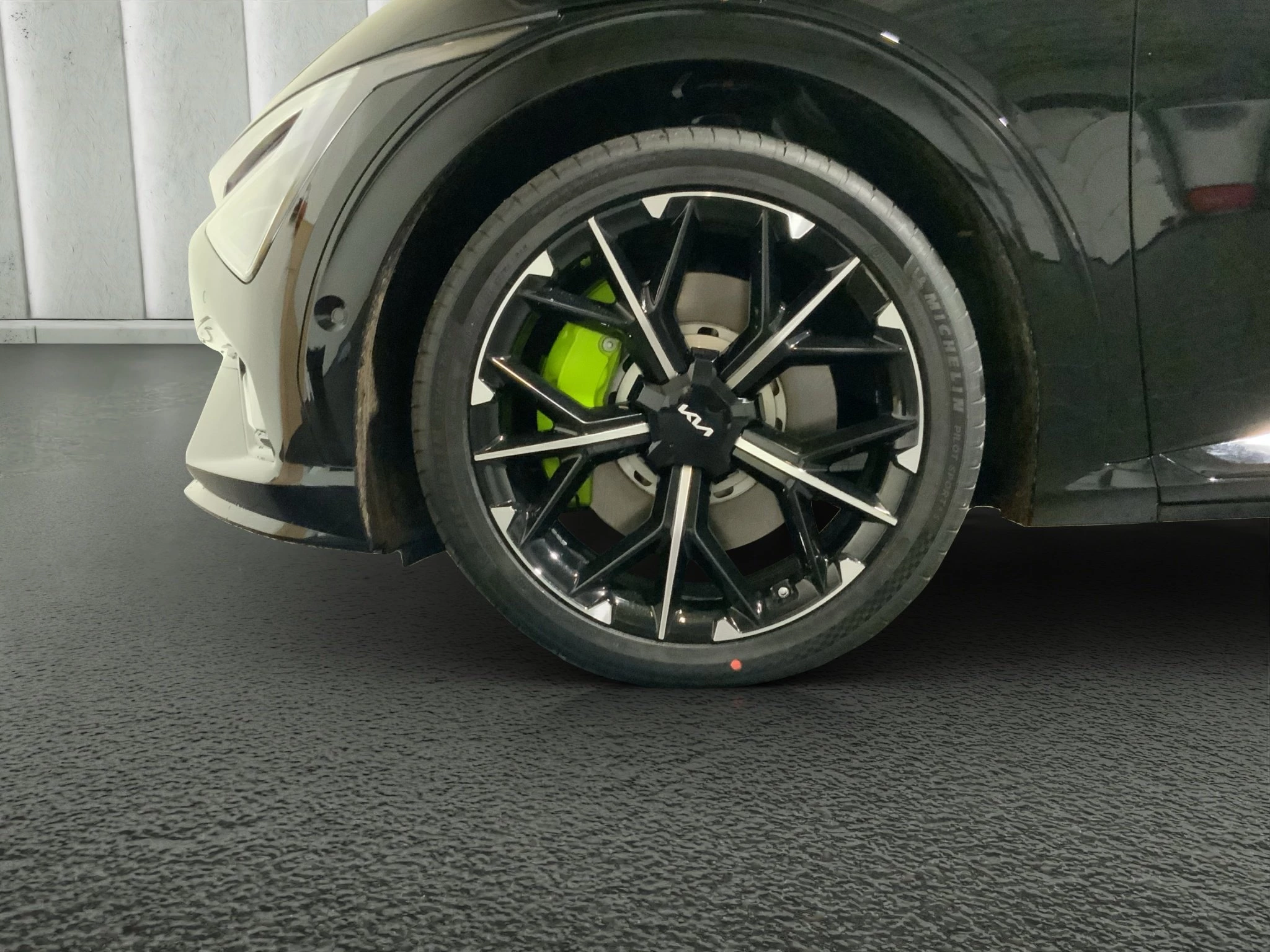 Kia EV6 GT 84 kWh 478 kW Allradantrieb Sports Utility Vehicle. 5-türig