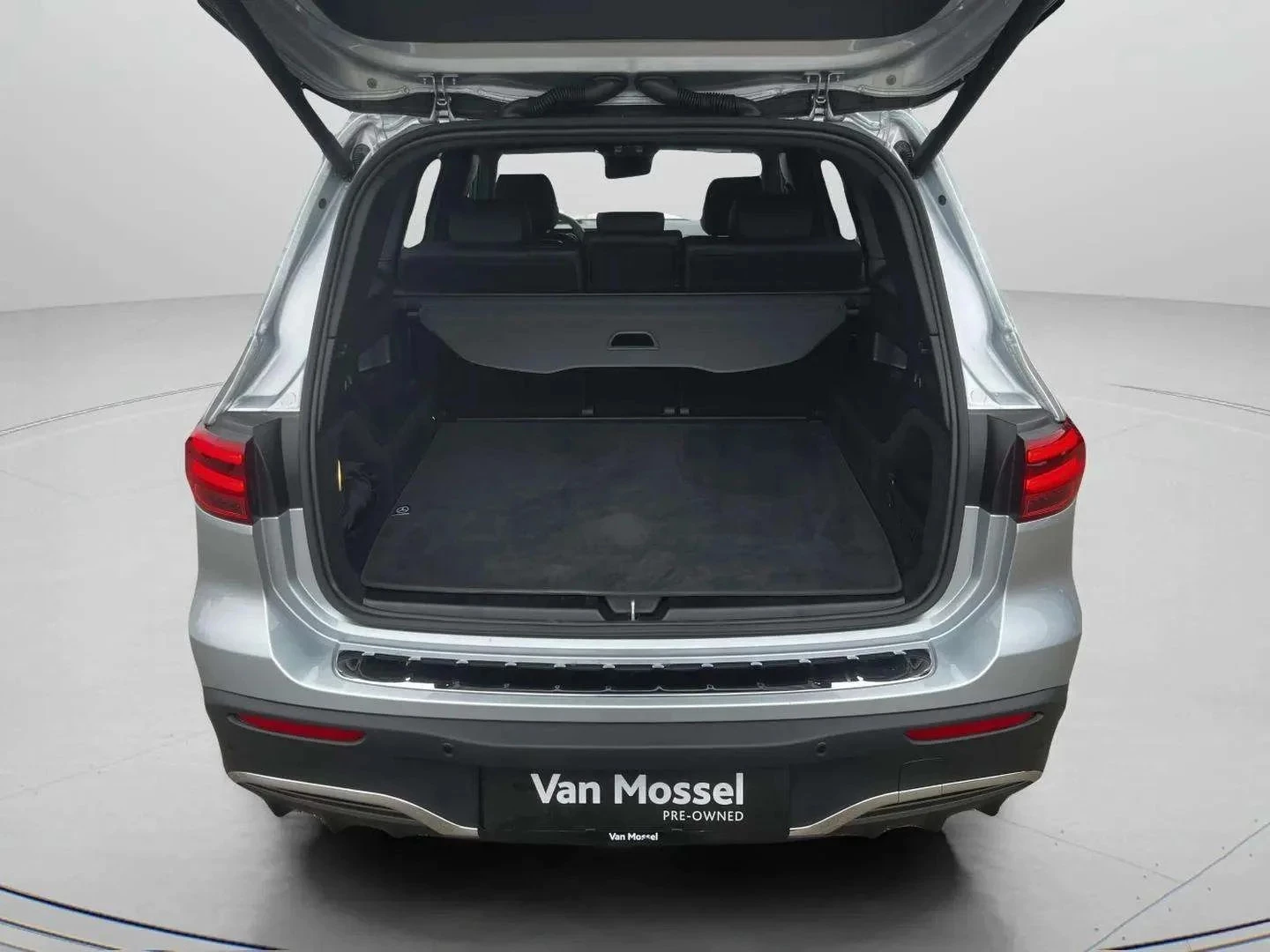 Mercedes-Benz-EQB-image-21