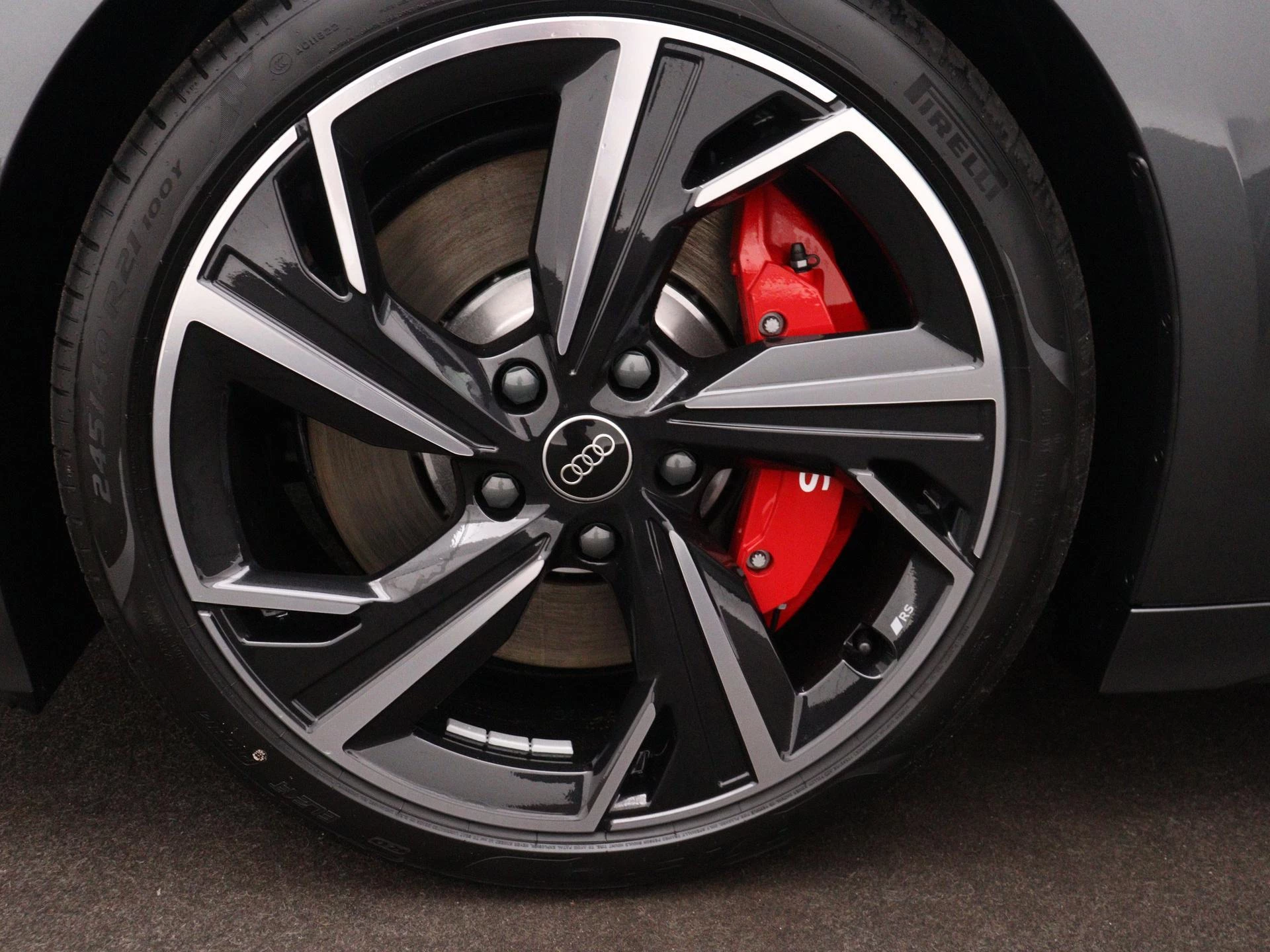 Audi-A6 Avant e-tron-image-13