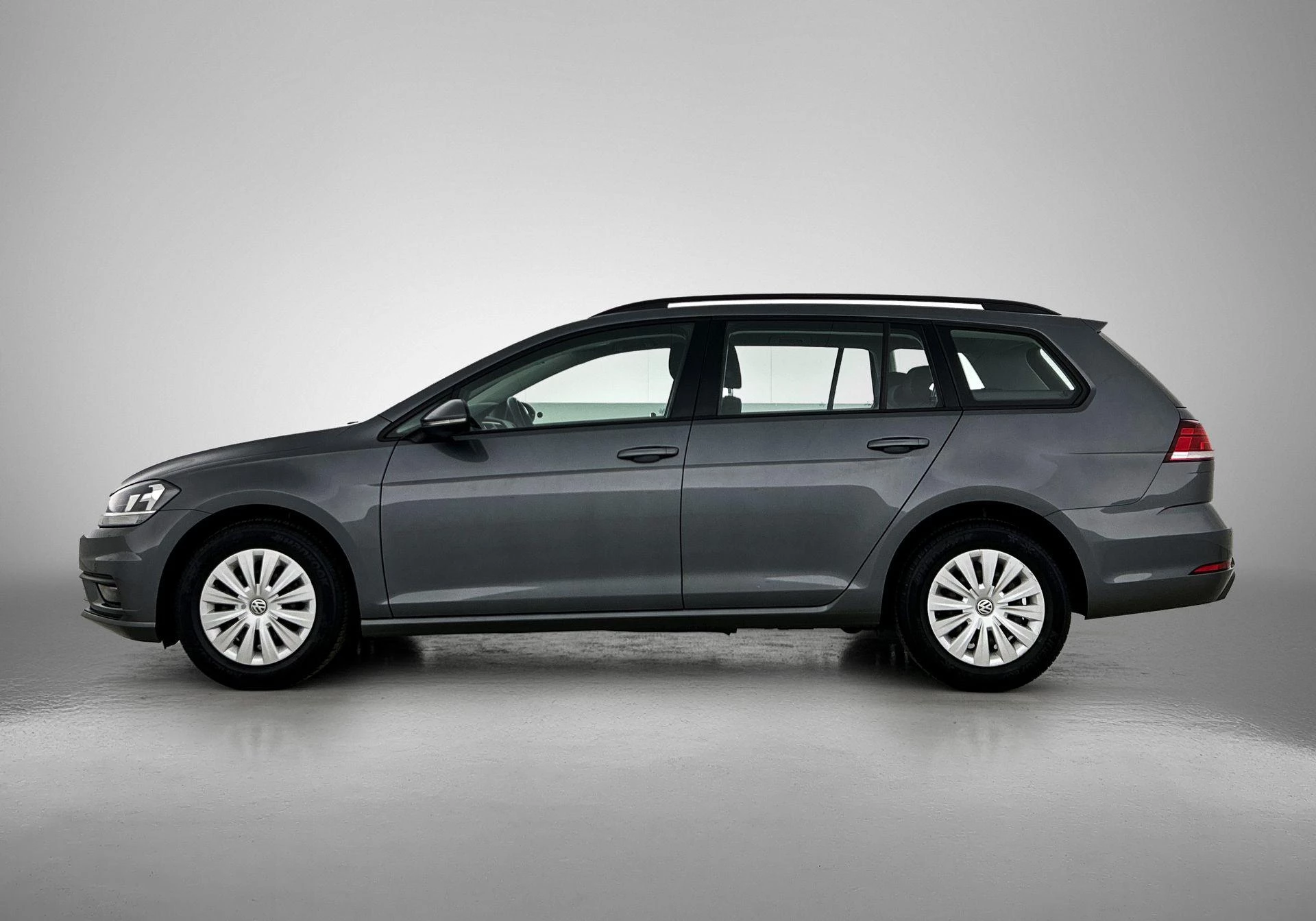 Volkswagen-Golf-image-2