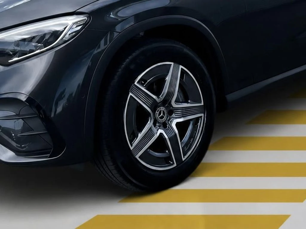 Mercedes-Benz-GLC 220 d-image-5