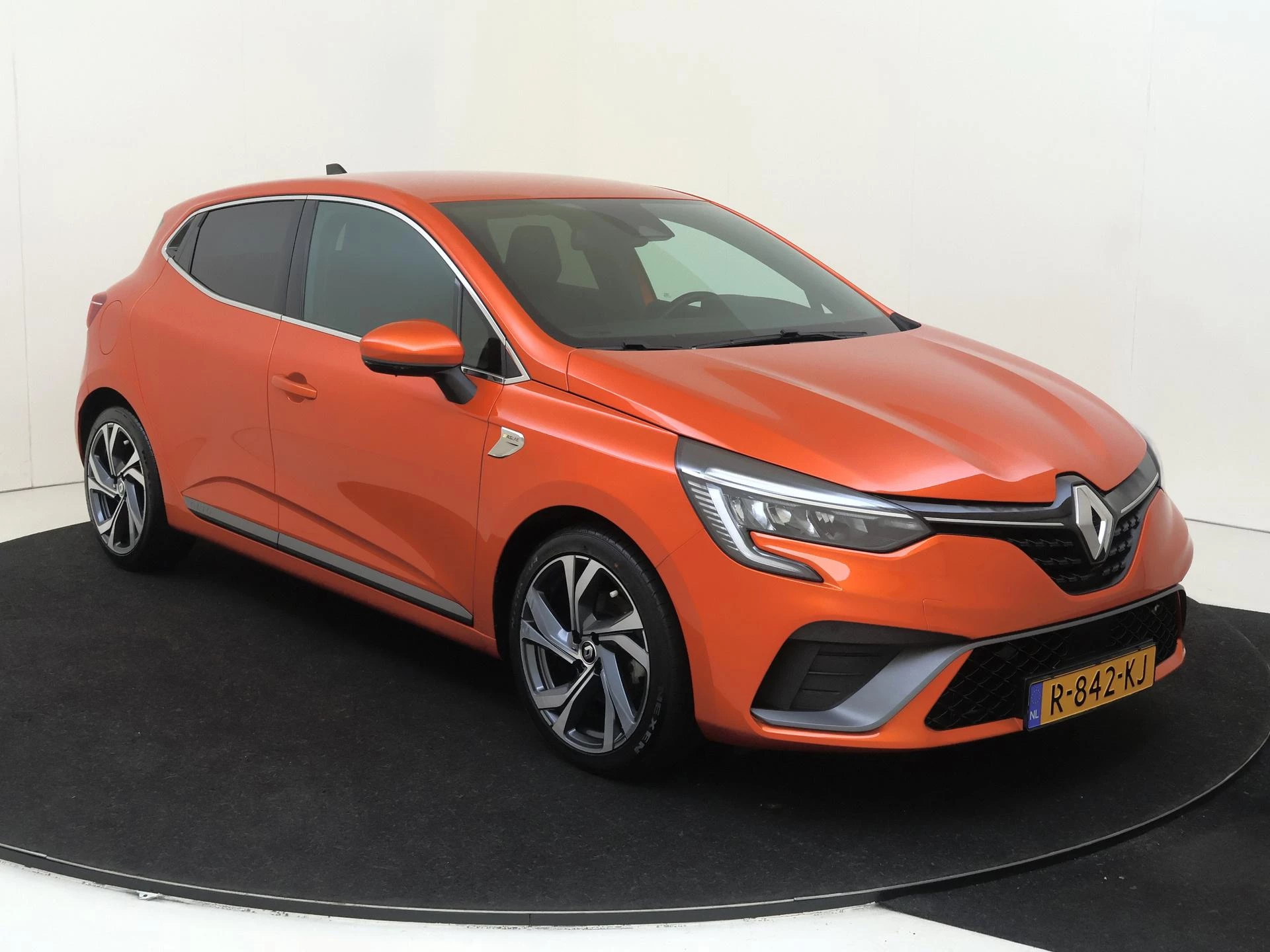 Renault-Clio-image-1