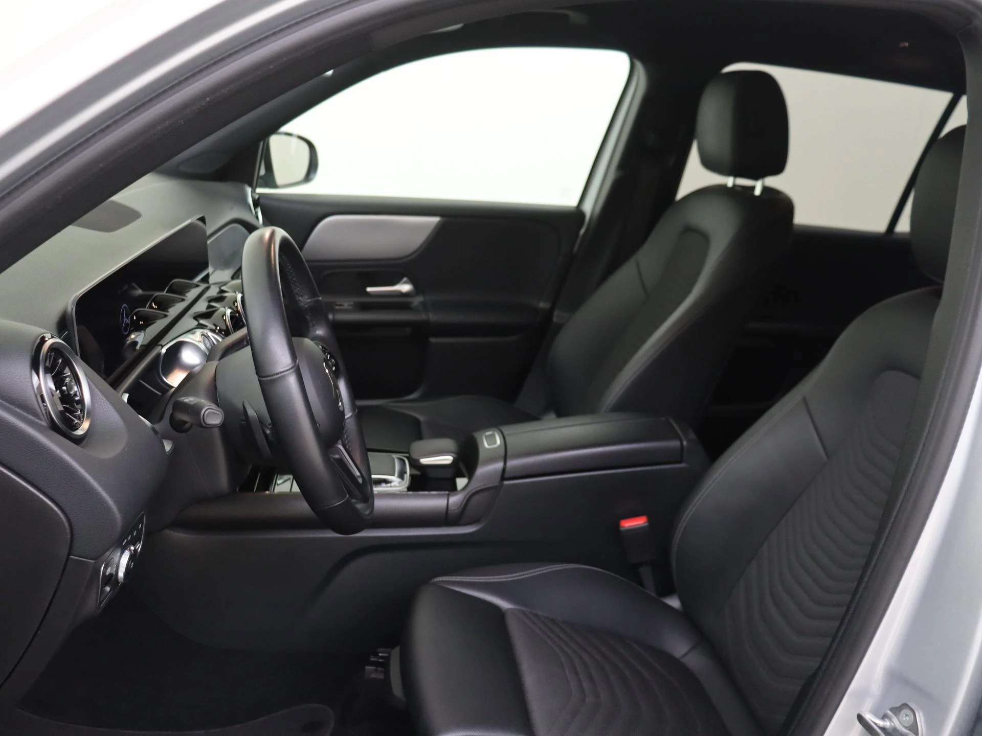 Mercedes-Benz-GLB-image-10