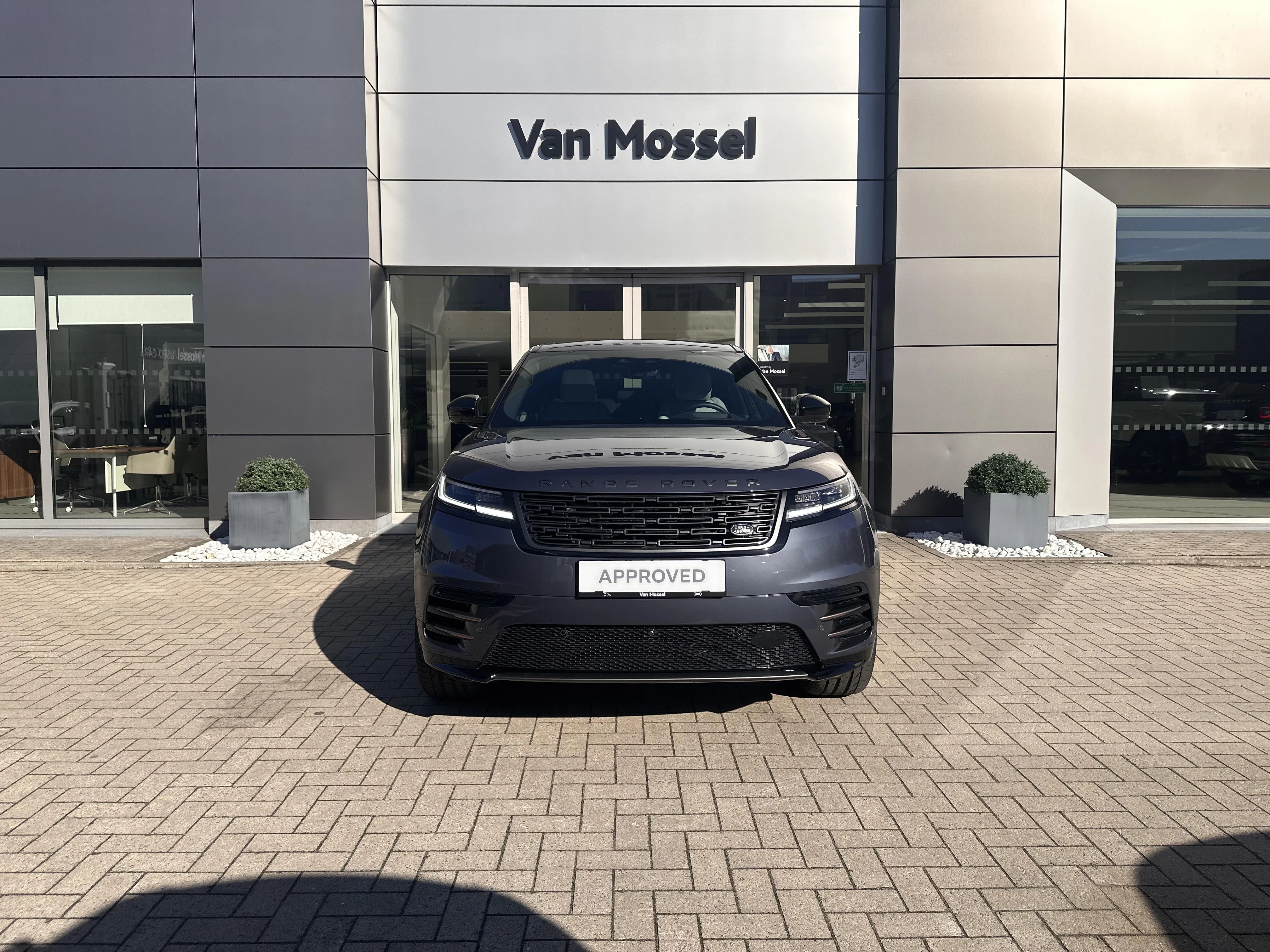 Land Rover-Range Rover Velar-image-1