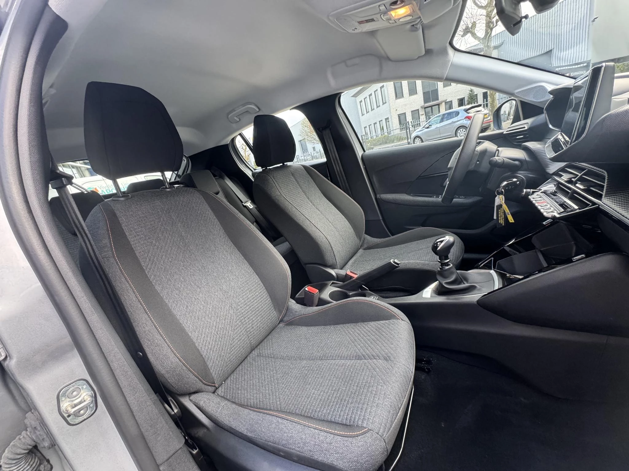 Peugeot-208-image-13