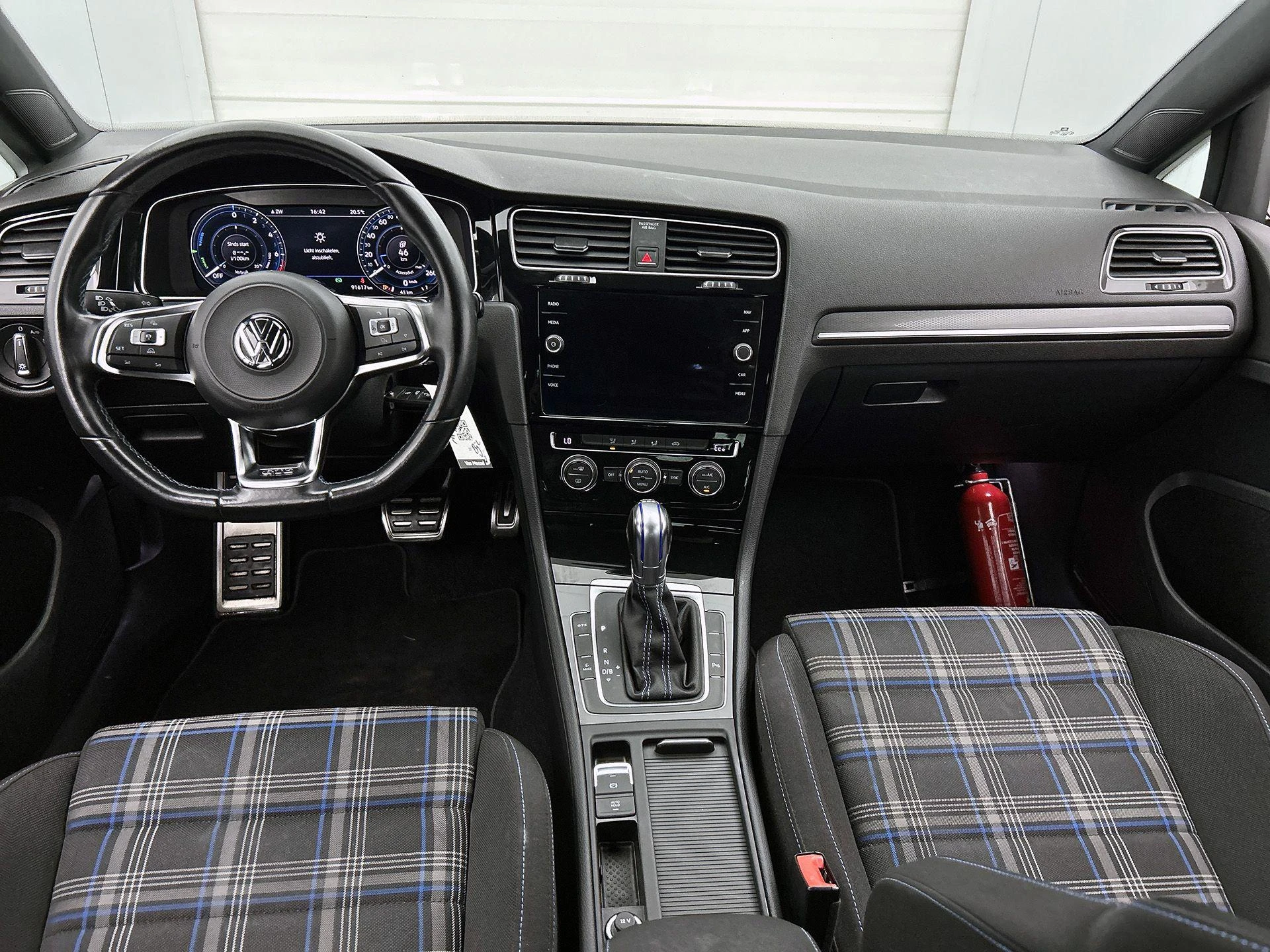 Volkswagen-Golf-image-17