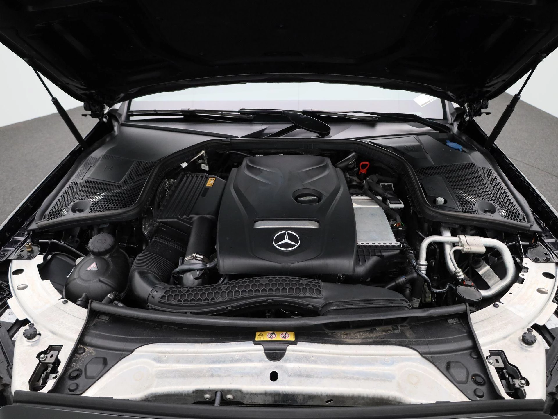 Mercedes-Benz-C-Klasse-image-31