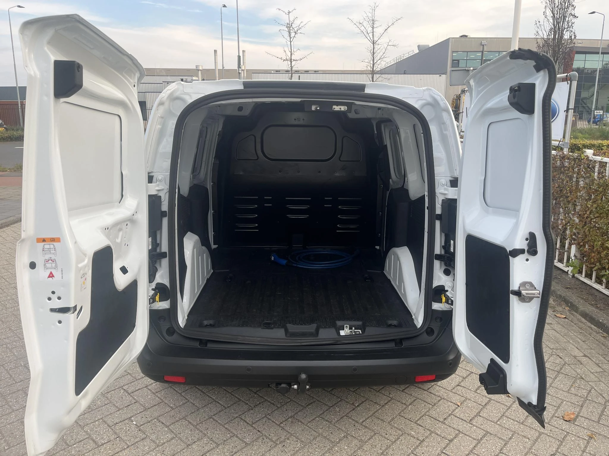 Ford-E-Transit-image-12