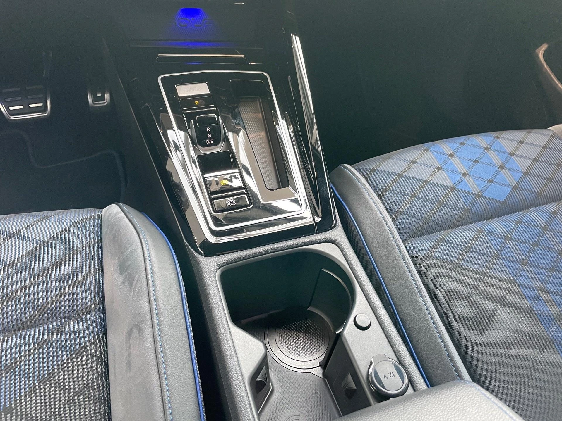 Volkswagen-Golf-image-9