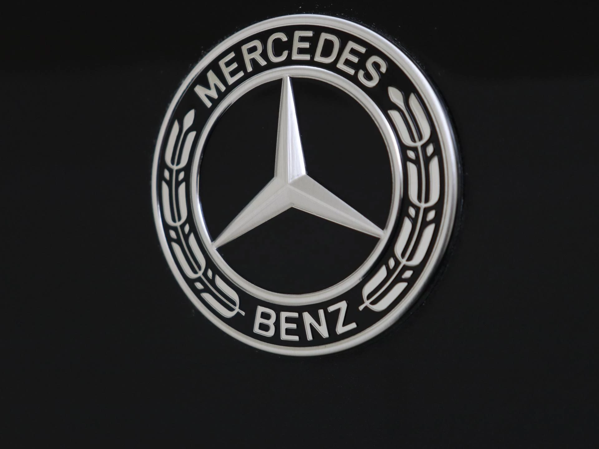 Mercedes-Benz-GLS-image-30