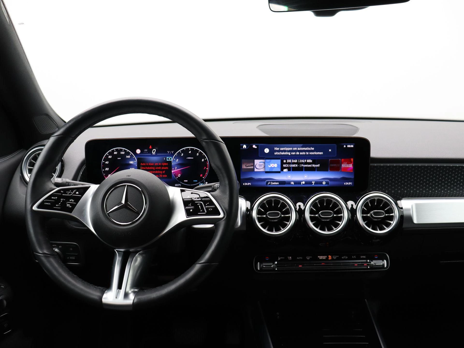 Mercedes-Benz GLB 180 Luxury Line + CARPLAY + TREKHAAK + NIGHTPAKKET +