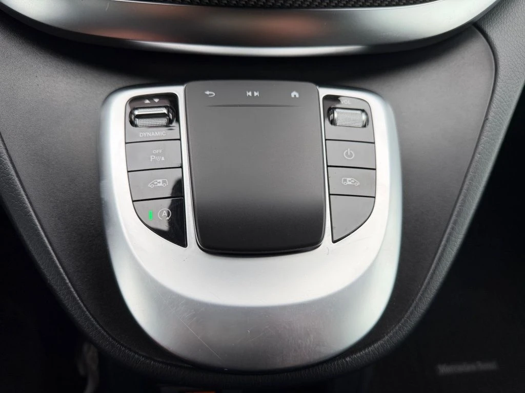 Mercedes-Benz-V-Klasse 300-image-17