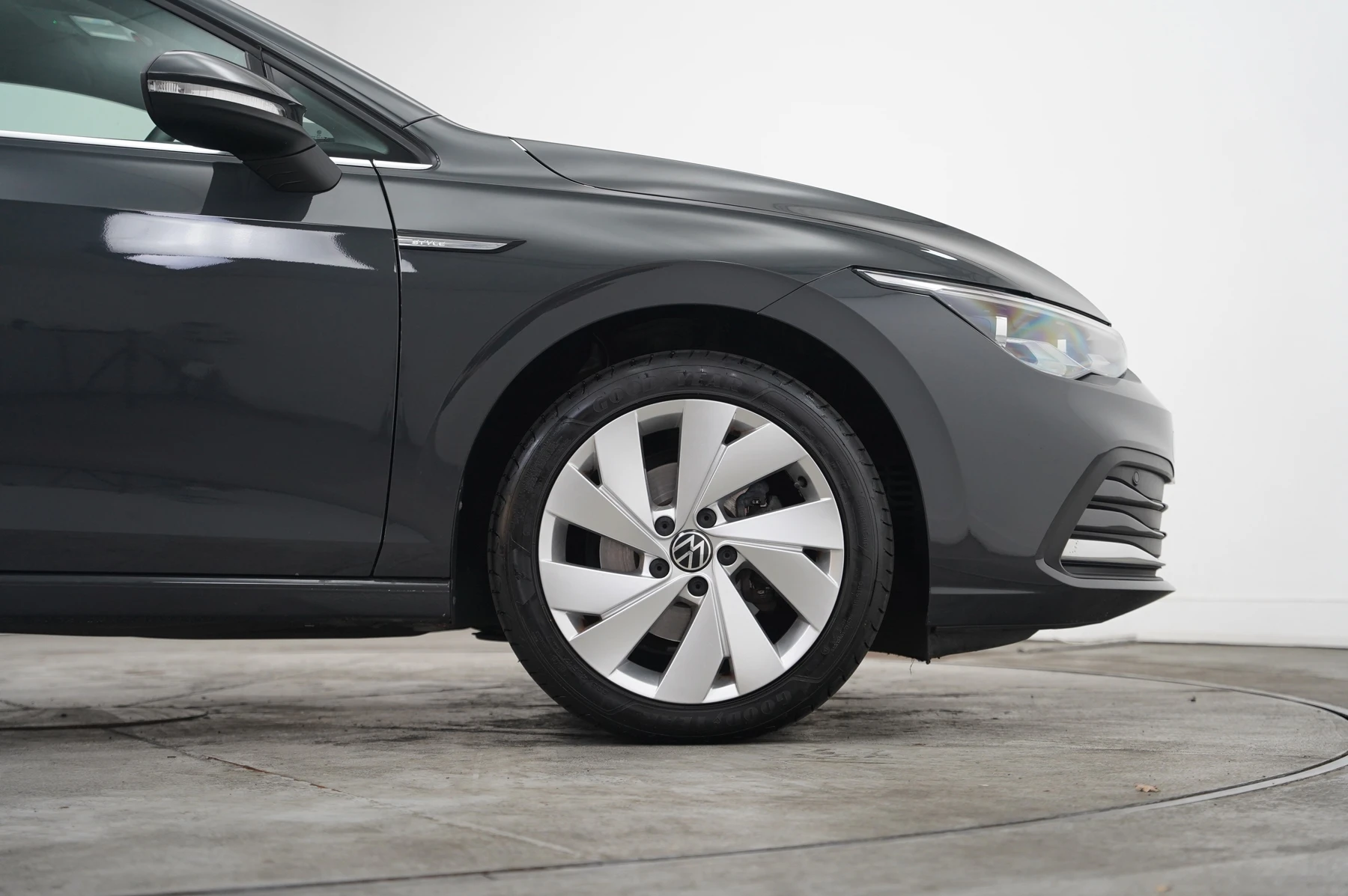 Volkswagen-Golf-image-24