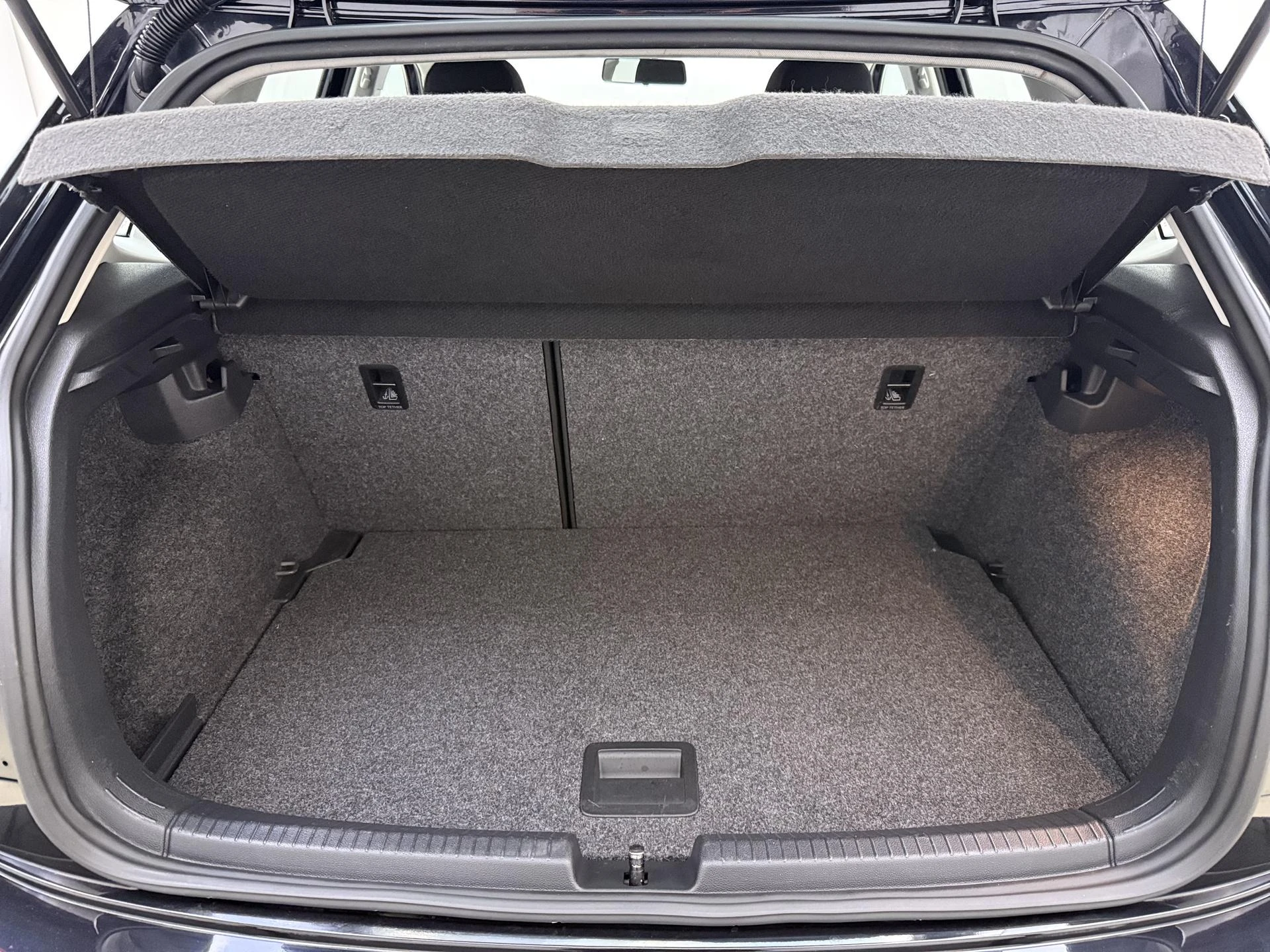 Volkswagen-Polo-image-2