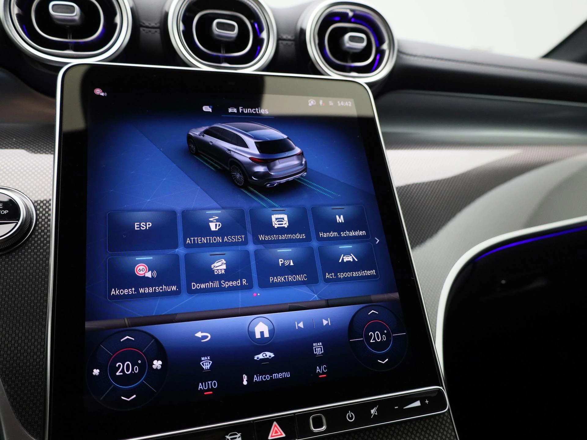 Mercedes-Benz-GLC-image-27