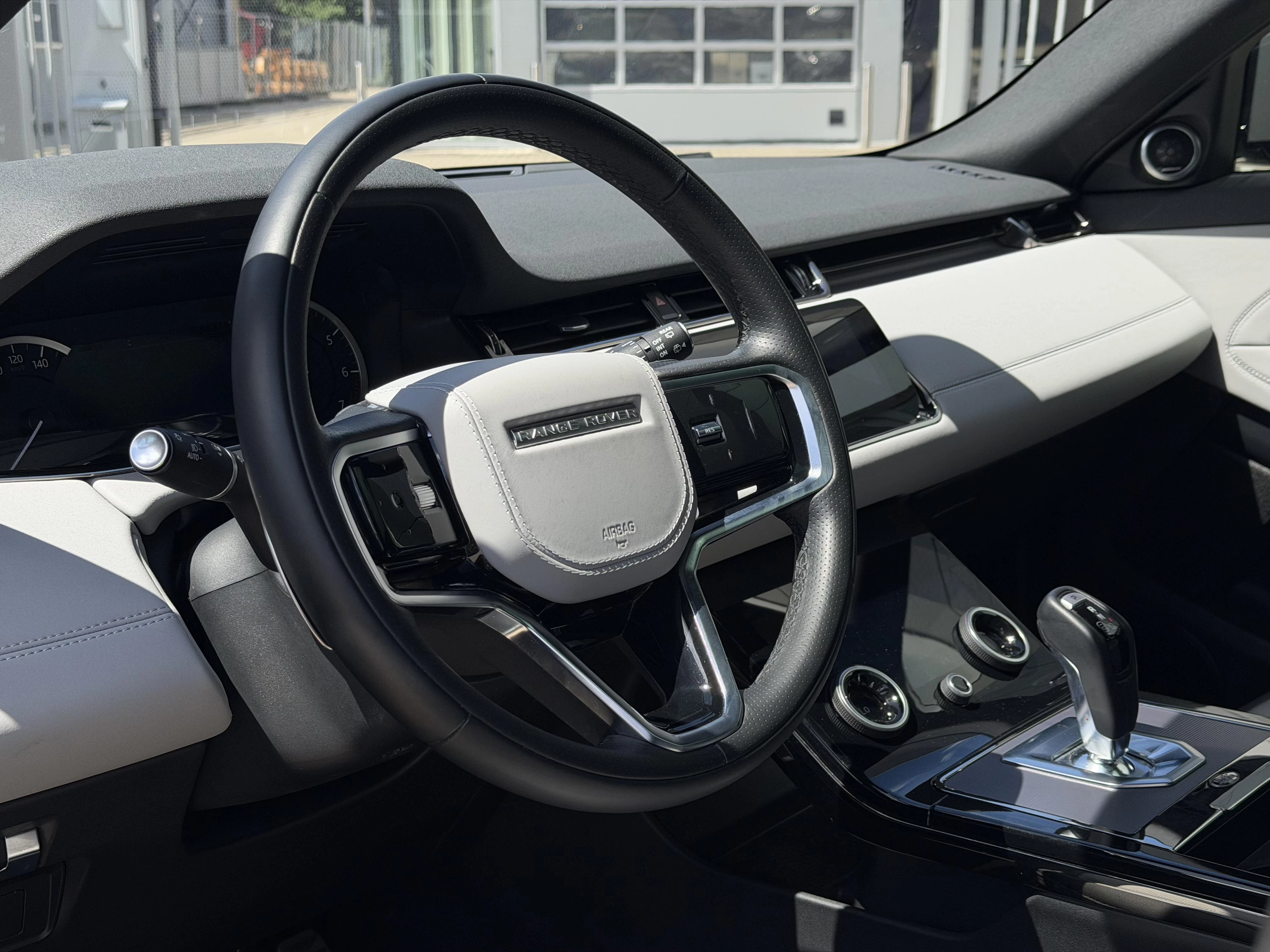 Land Rover Range Rover Evoque P250 R-Dynamic SE