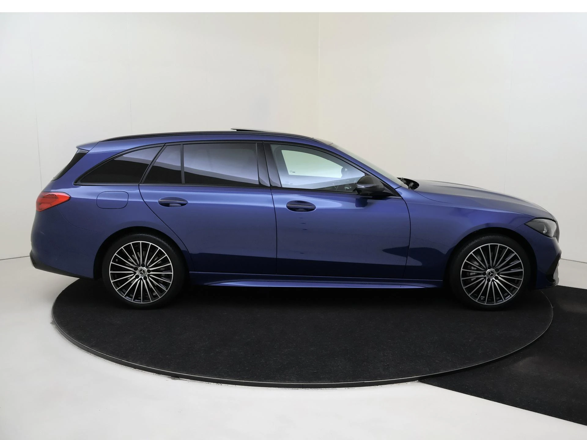 Mercedes-Benz-C-Klasse-image-8