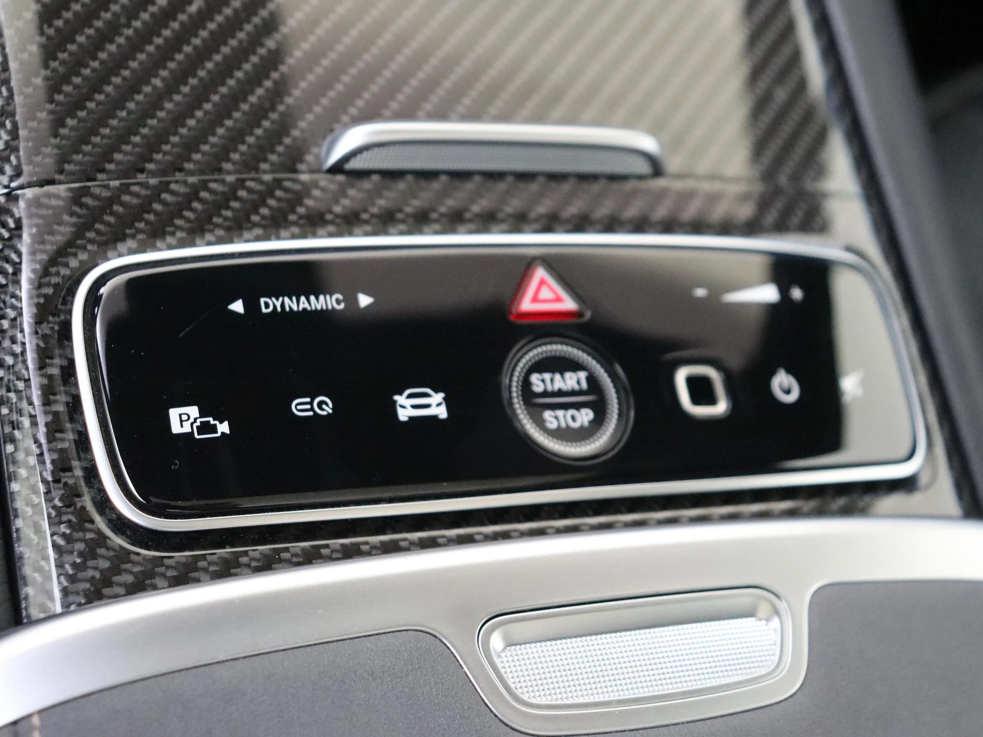 Mercedes-Benz-EQS-image-19