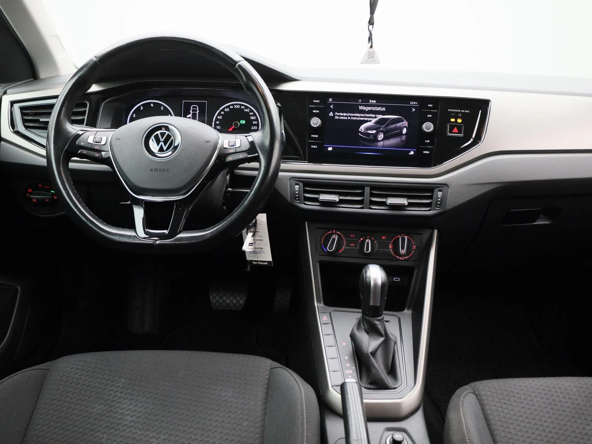 Volkswagen-Polo-image-6