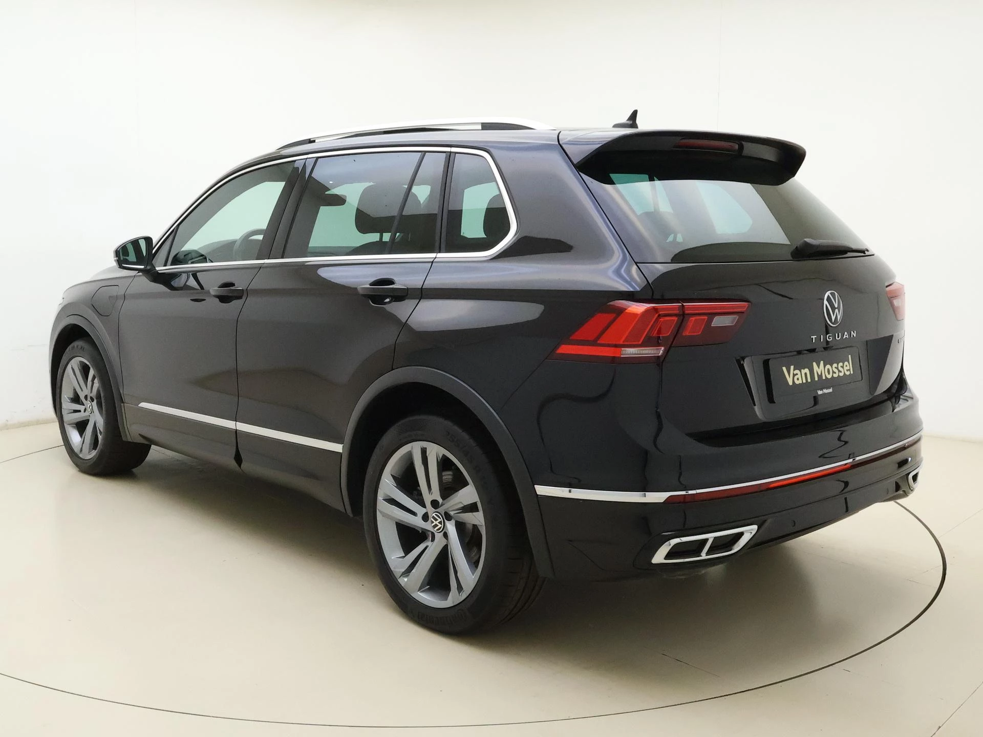 Volkswagen-Tiguan-image-6