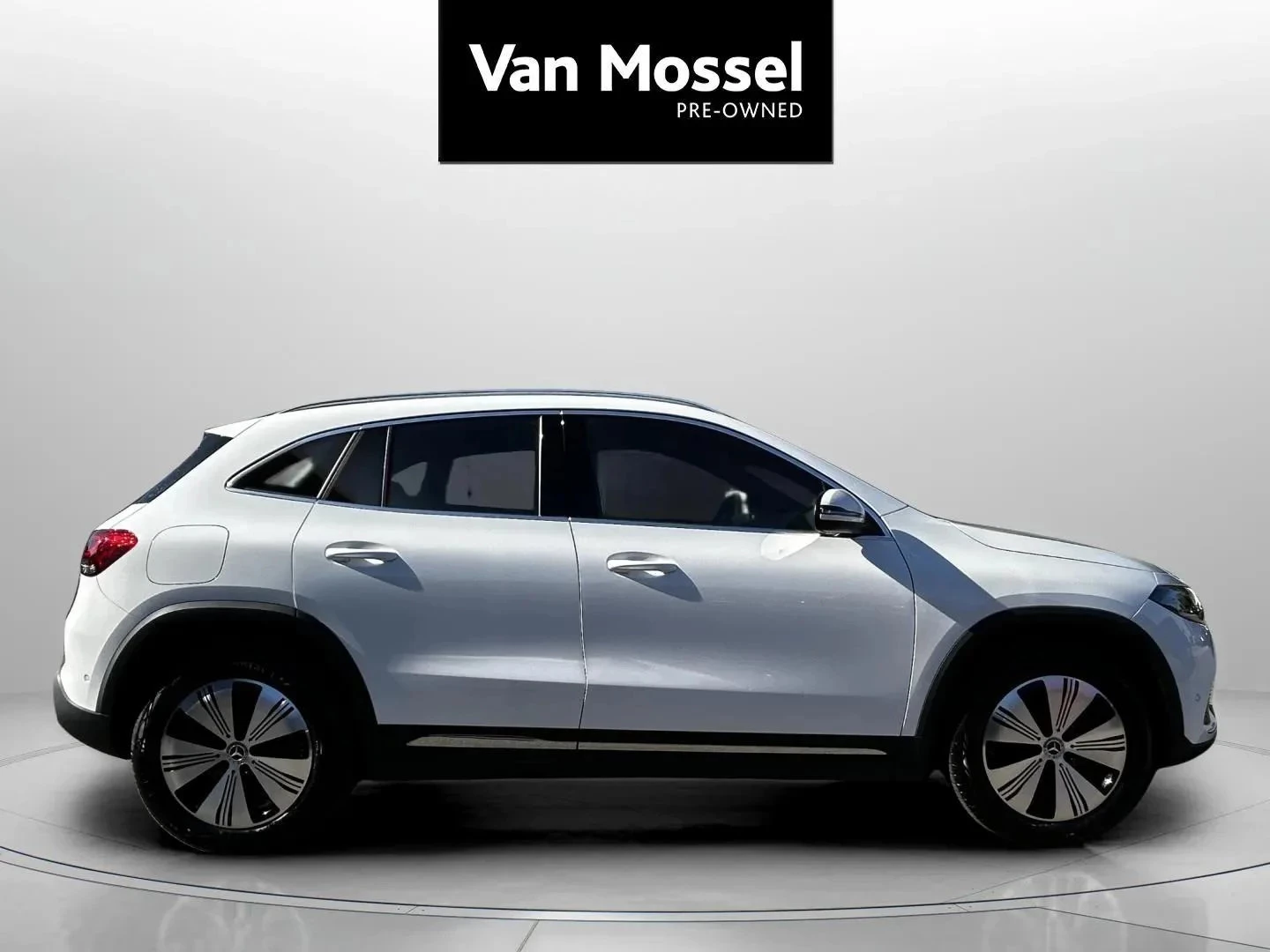 Mercedes-Benz-EQA-image-3