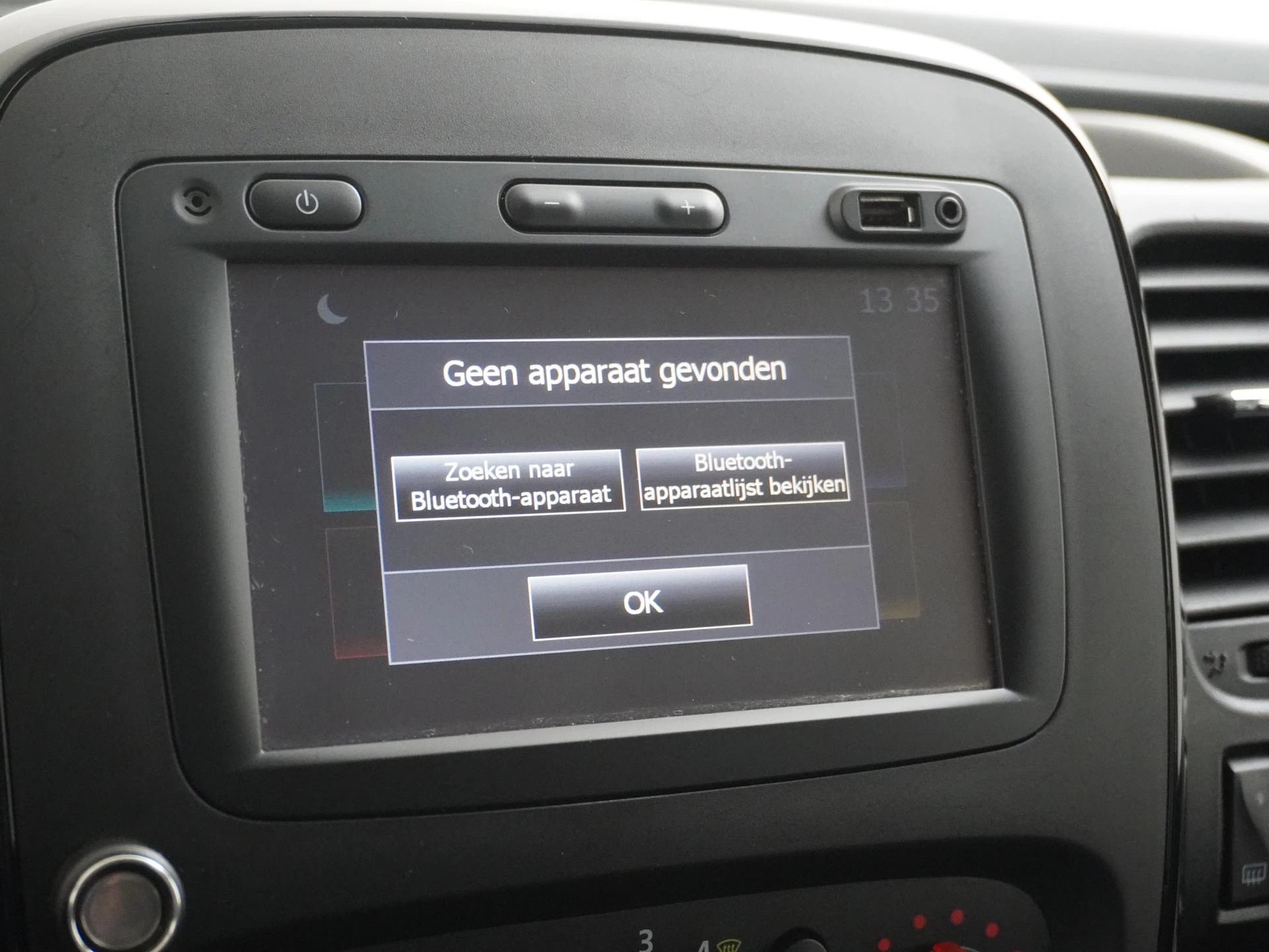 Opel-Vivaro-image-24