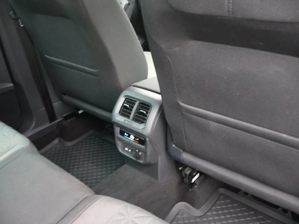 Volkswagen-Tiguan-image-13