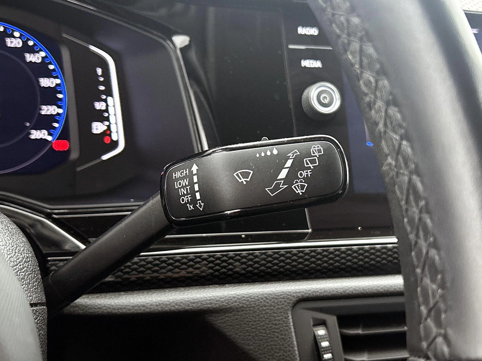 Volkswagen-Polo-image-10