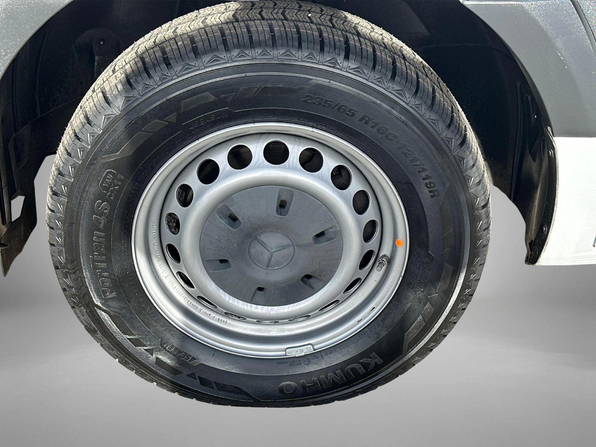 Mercedes-Benz-Sprinter-image-31