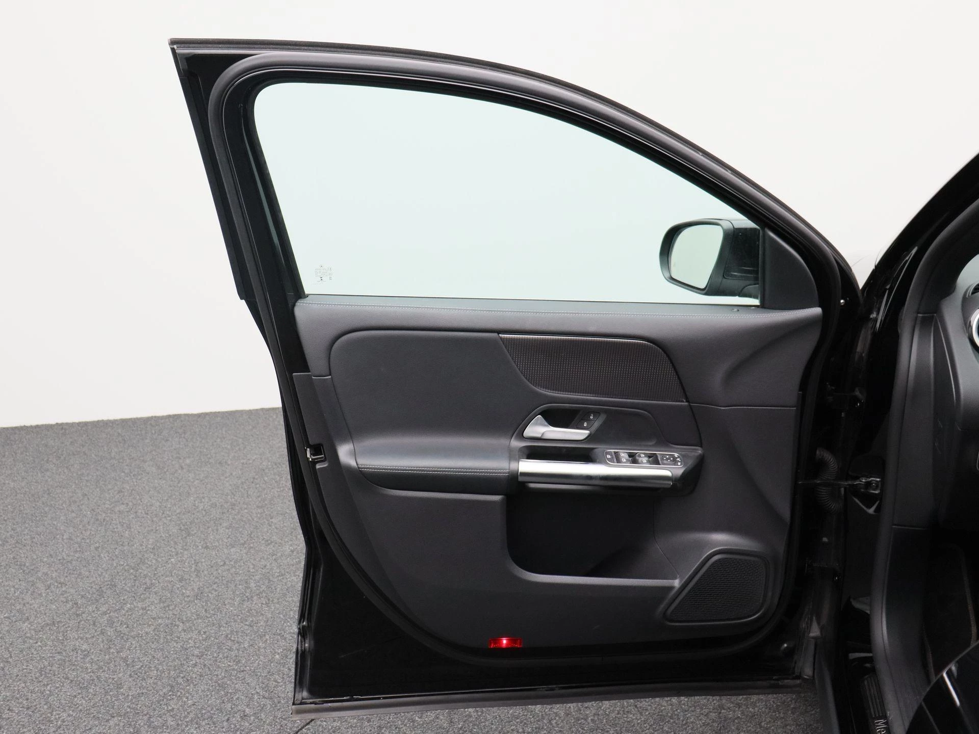 Mercedes-Benz GLA 200 d Business Solution + CARPLAY + SENSOREN + CAMERA + LED +