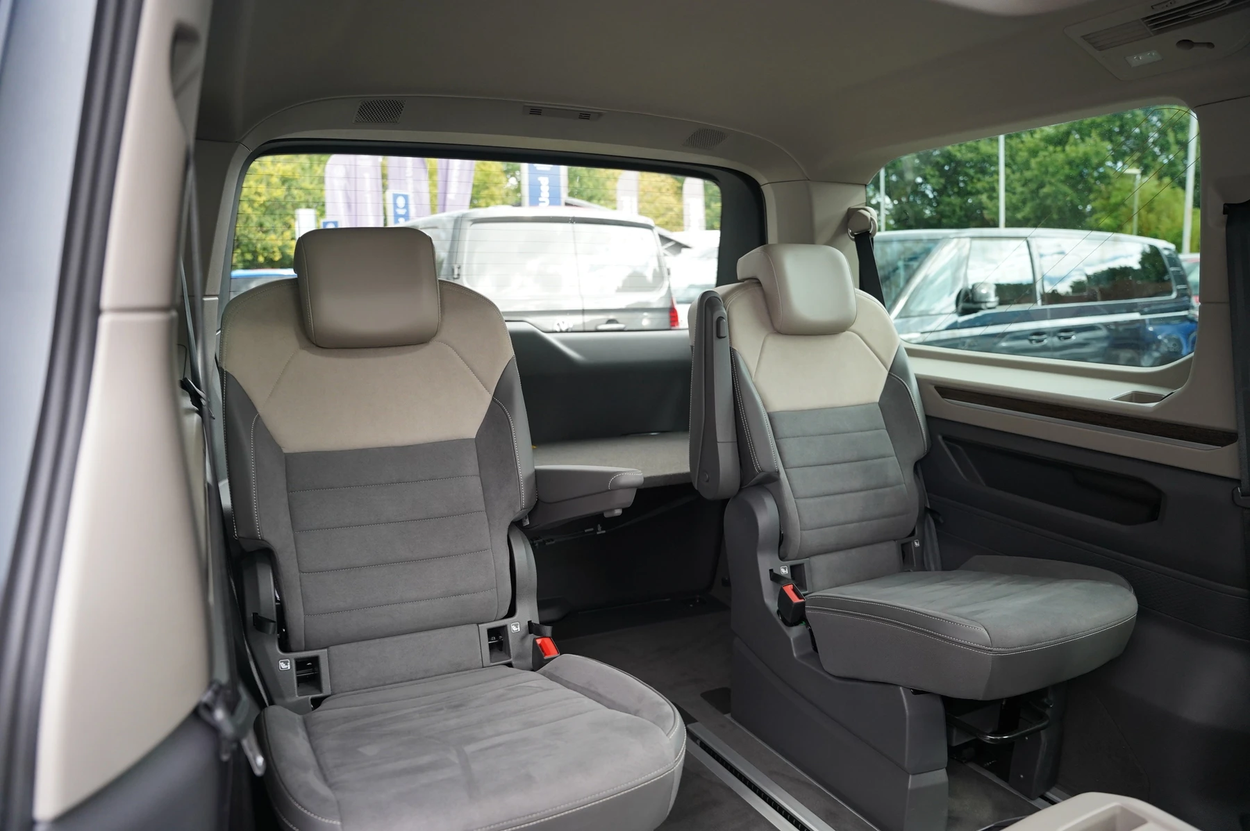 Volkswagen-Multivan-image-11