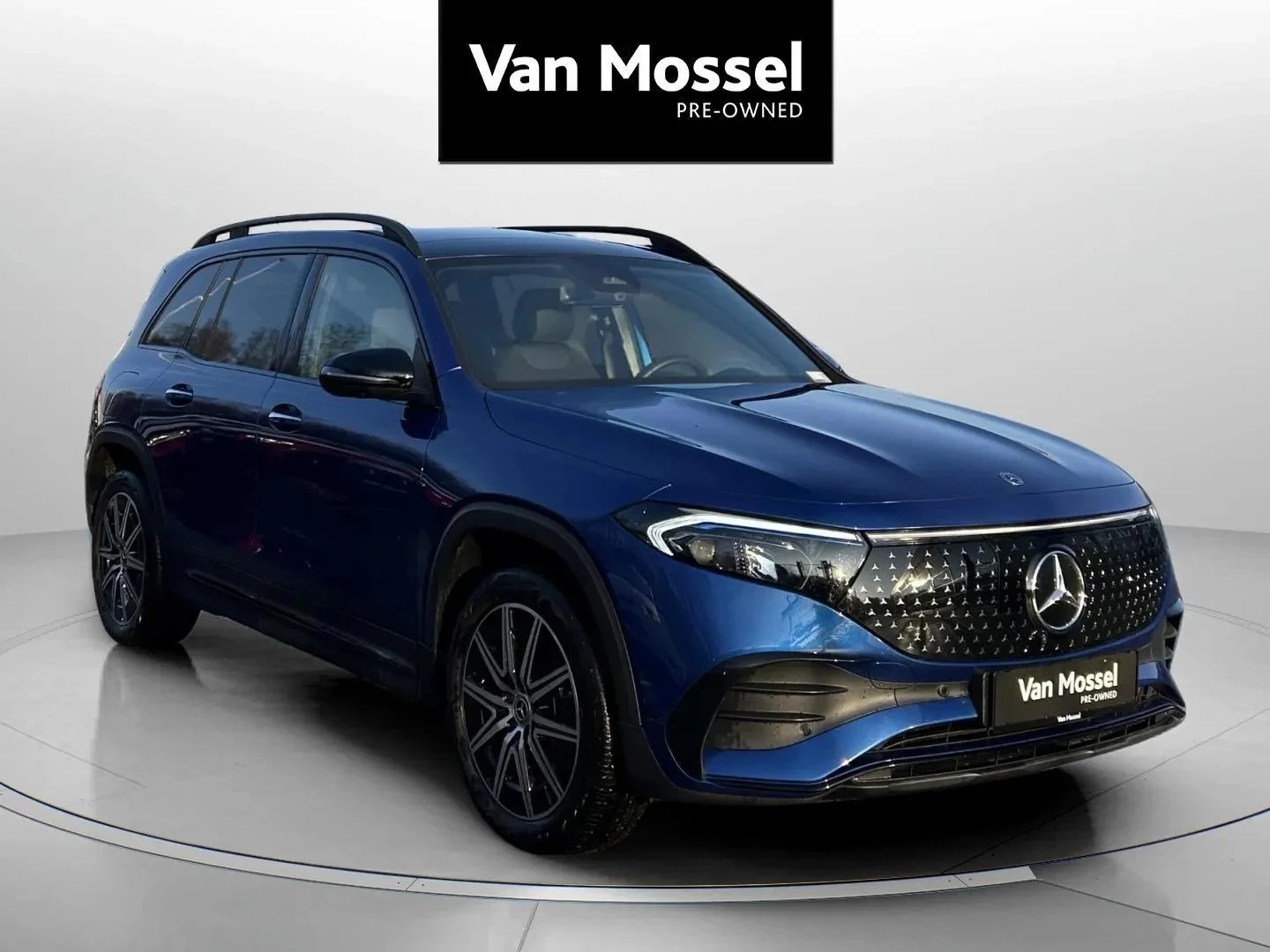 Mercedes-Benz-EQB-image-2