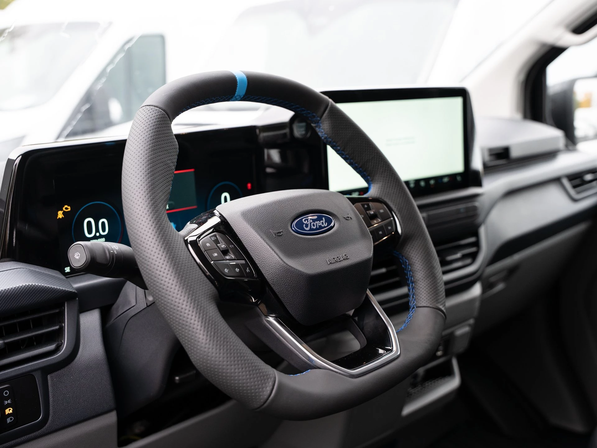 Ford-Transit Custom-image-23