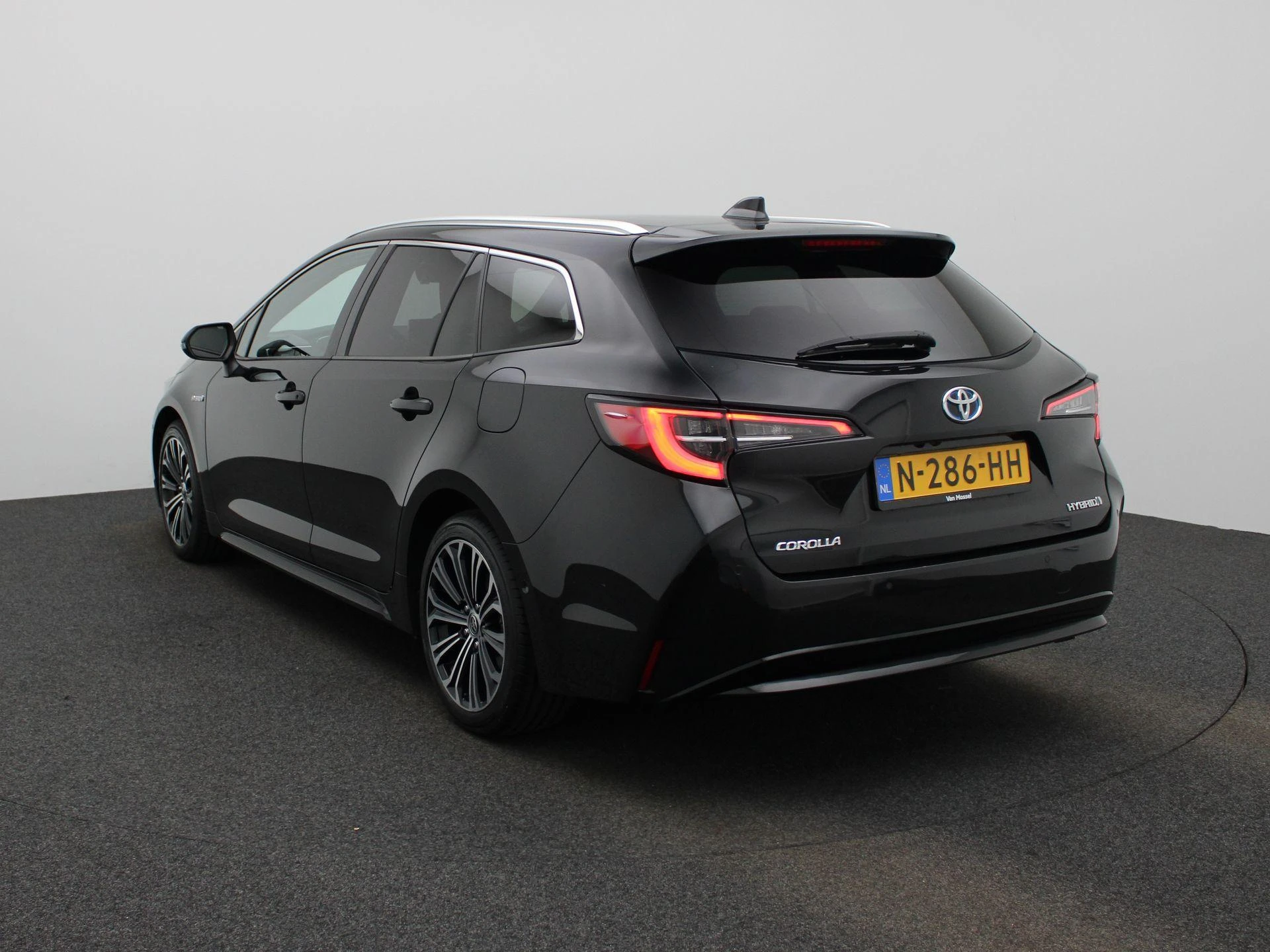 Toyota-Corolla Touring Sports-image-3