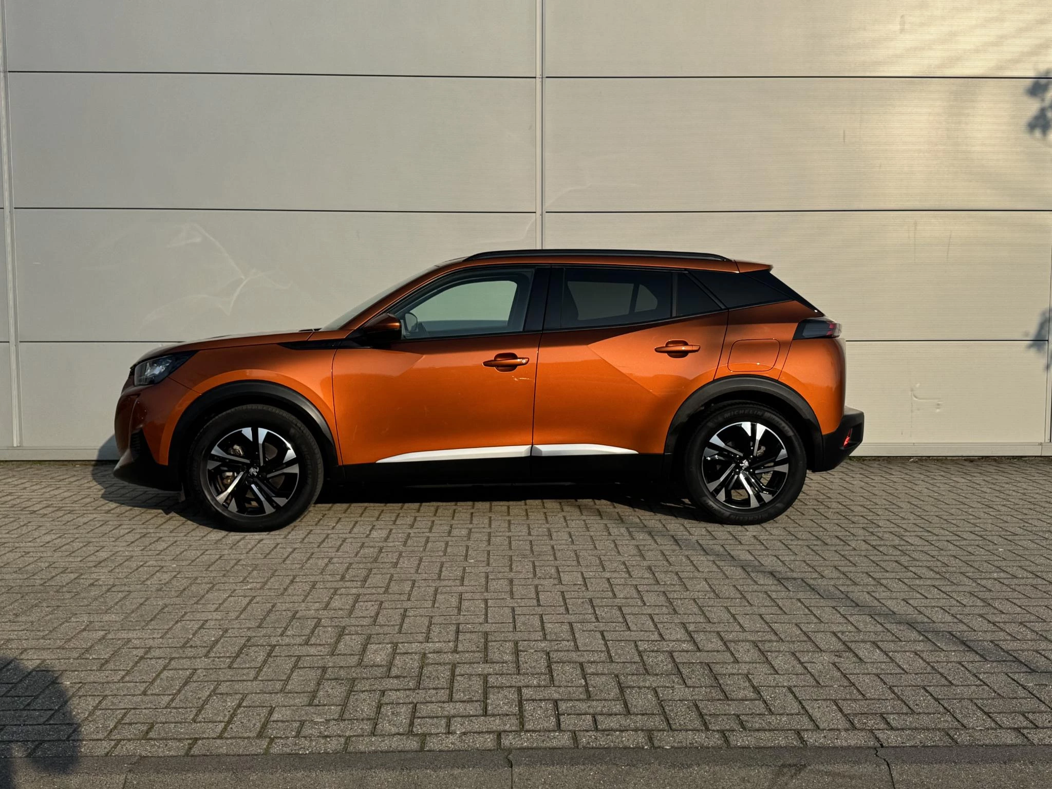 Peugeot-e-2008-image-2