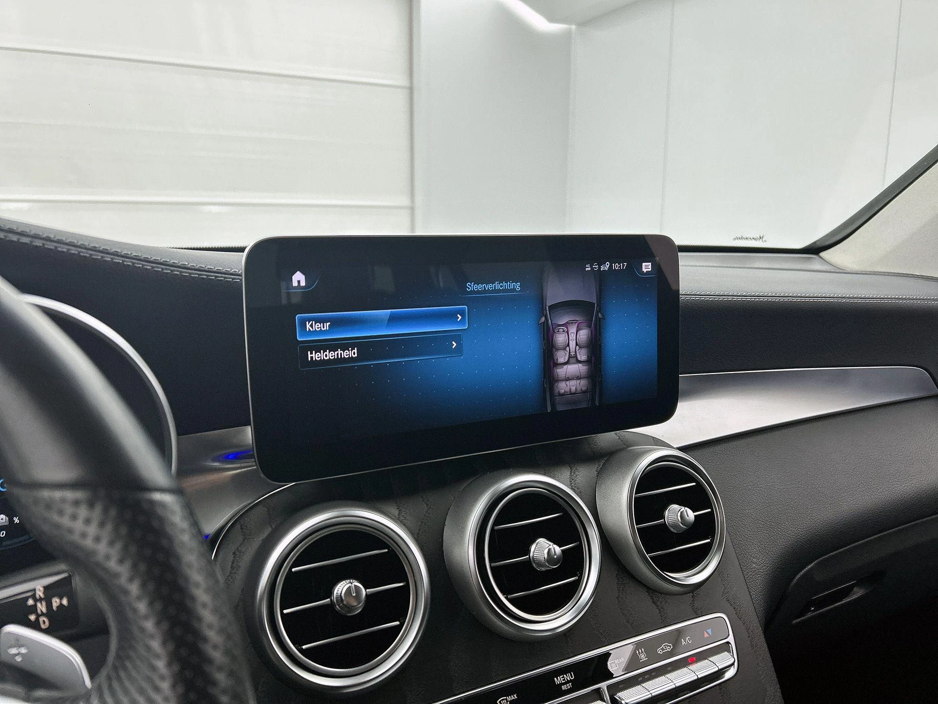 Mercedes-Benz-GLC-image-33