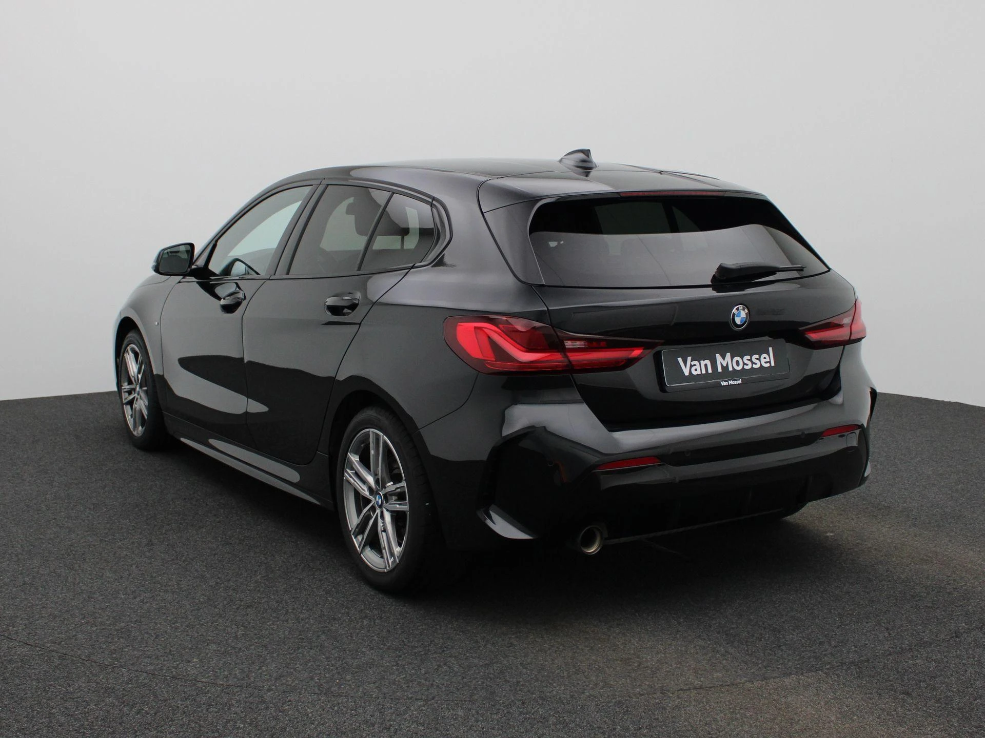 BMW-1 Reeks-image-1