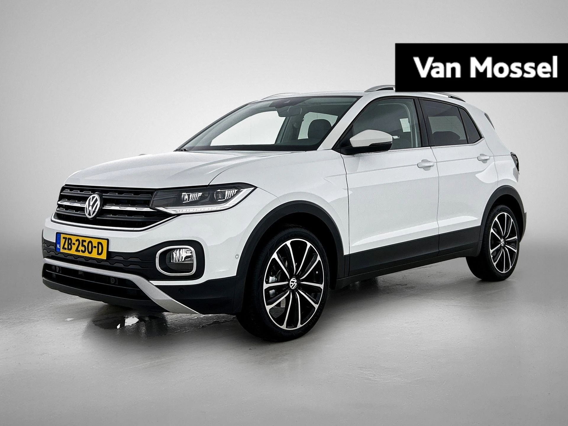 Volkswagen-T-Cross-image-0