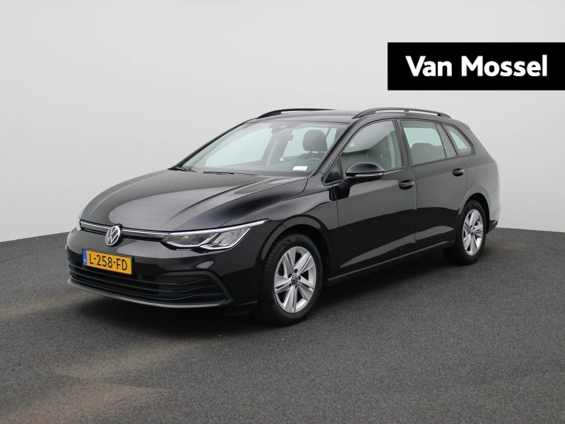 Volkswagen-Golf-image-0