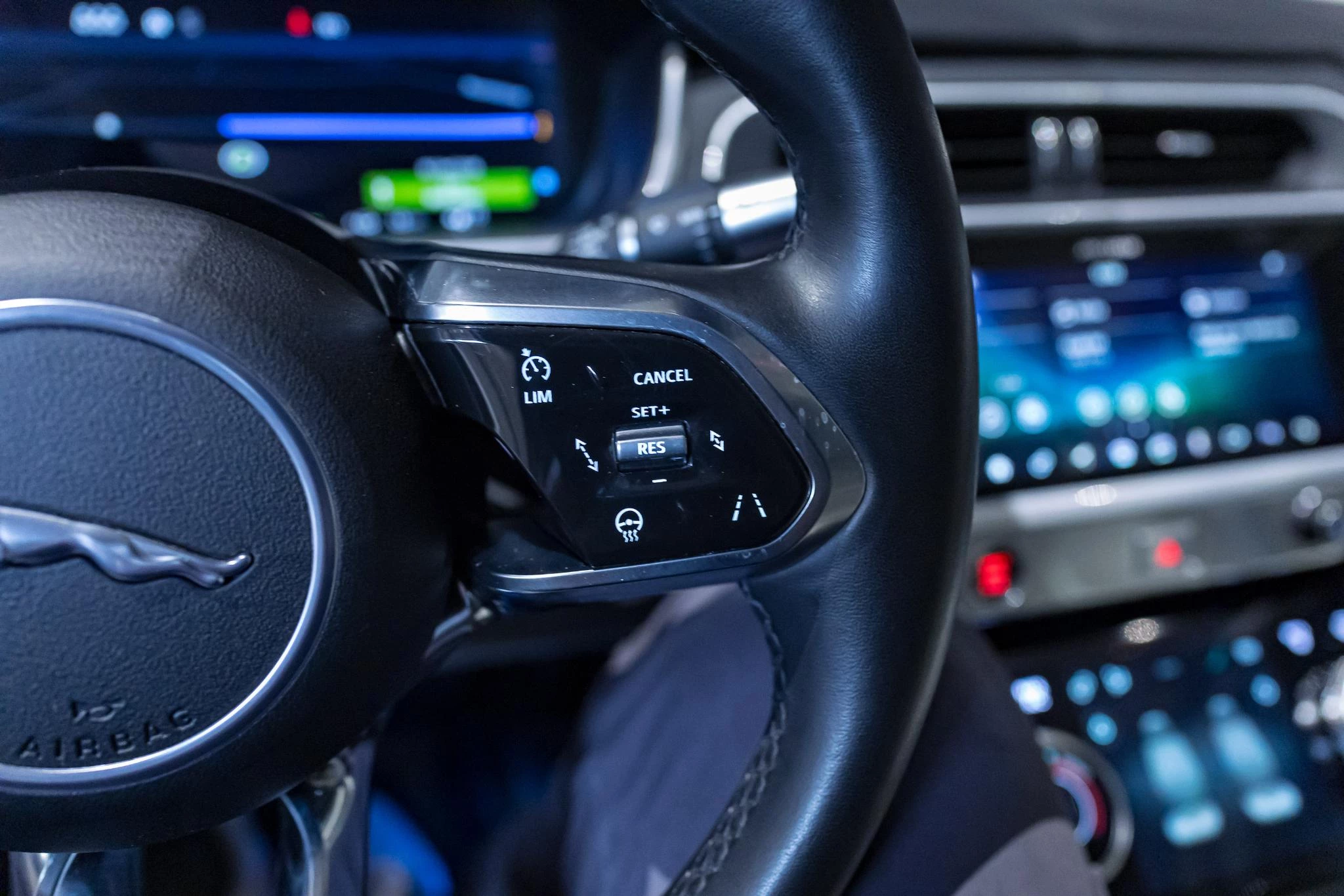 Jaguar-I-PACE-image-38