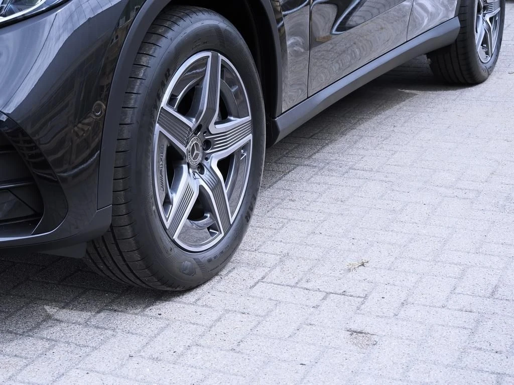 Mercedes-Benz-GLC 300 d-image-6