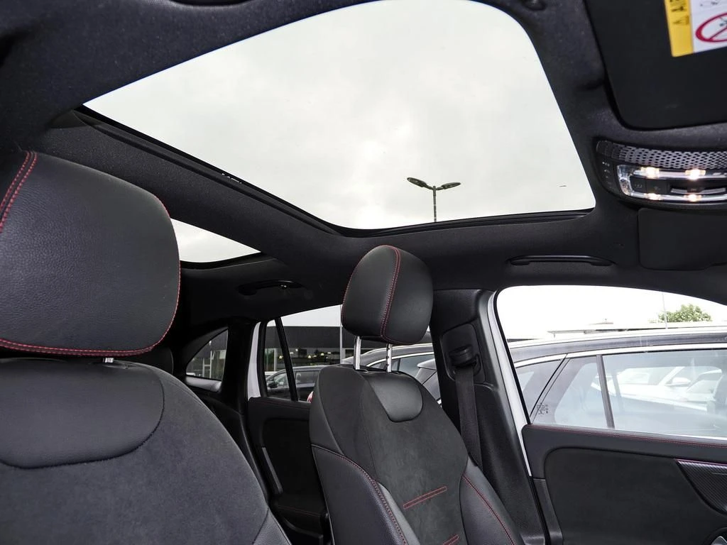 Mercedes-Benz-GLA 220 d-image-15