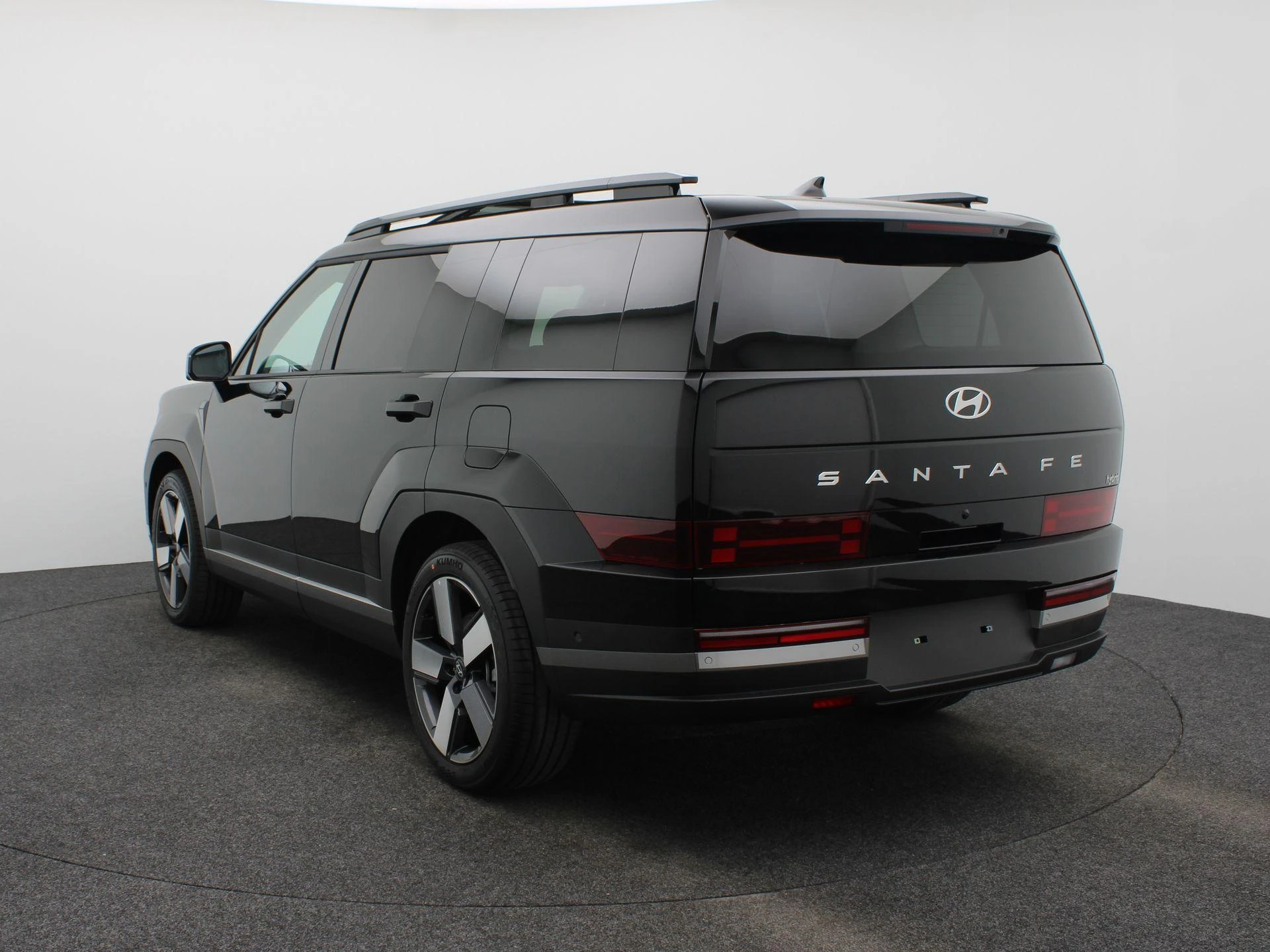 Hyundai-Santa Fe-image-1