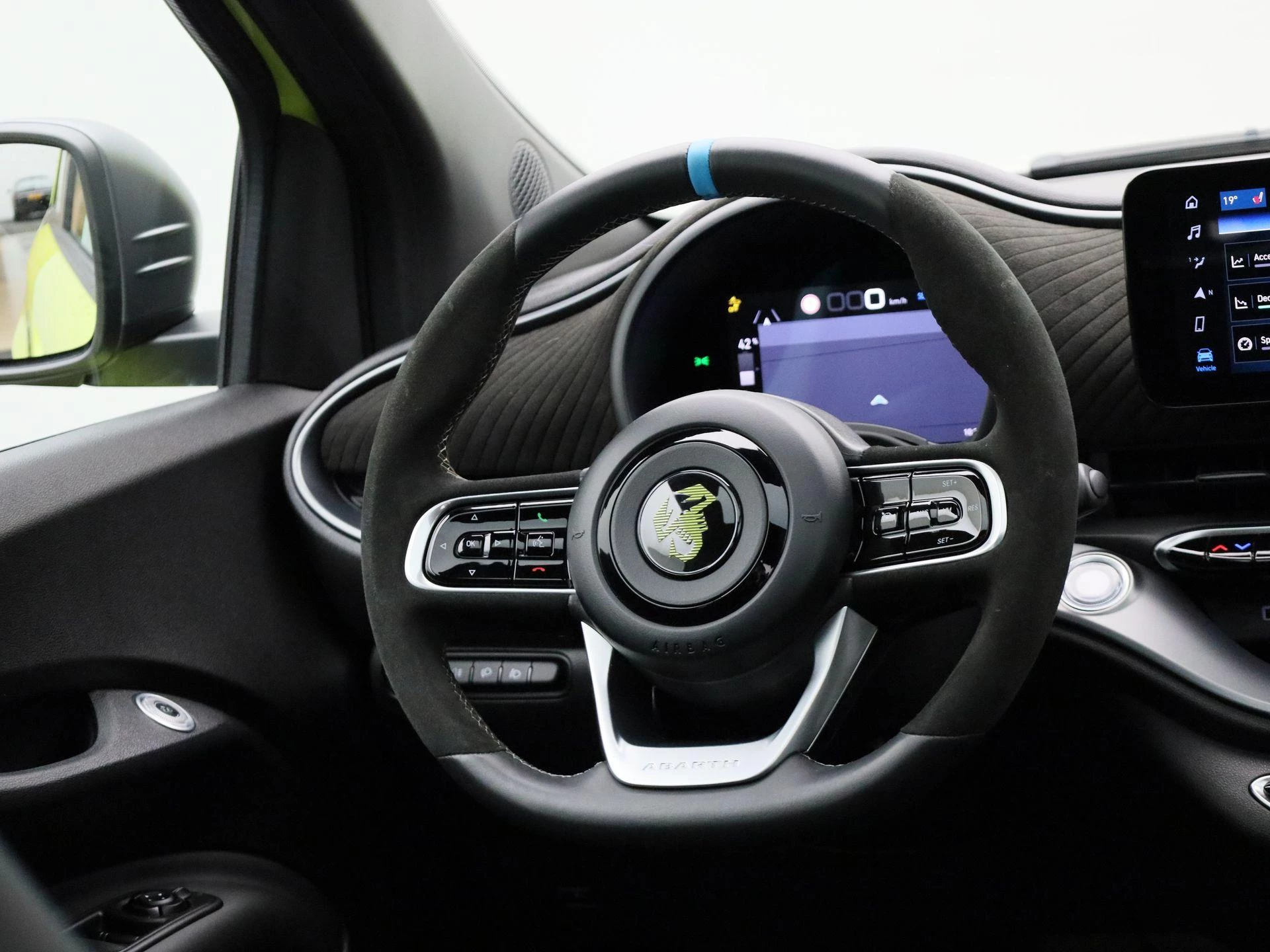 Abarth-500C-image-40