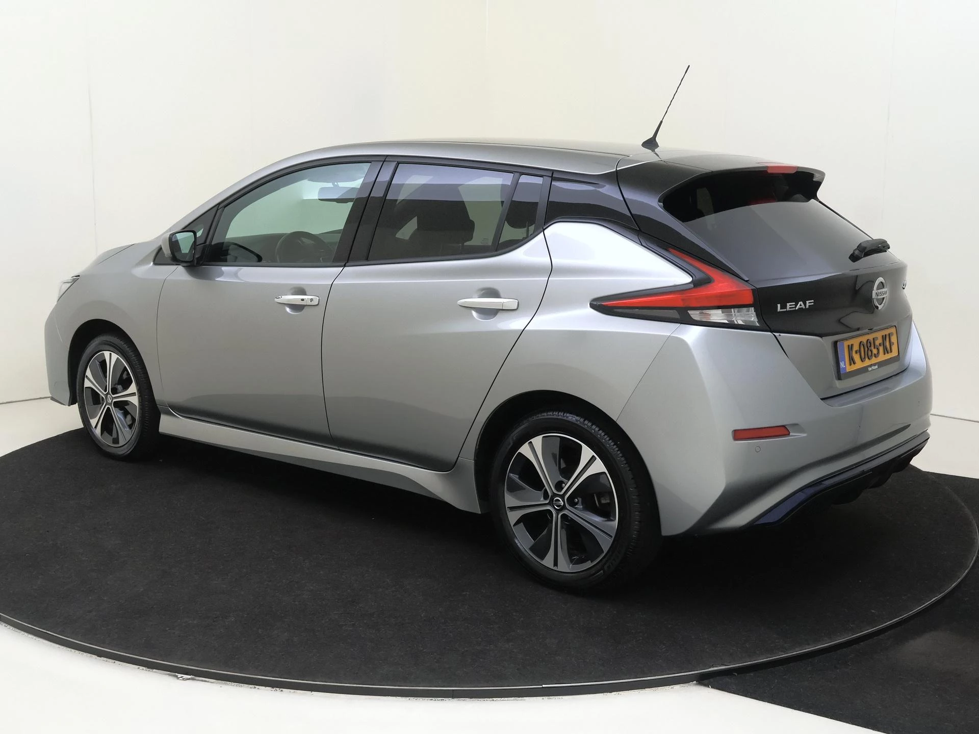 Nissan-Leaf-image-2