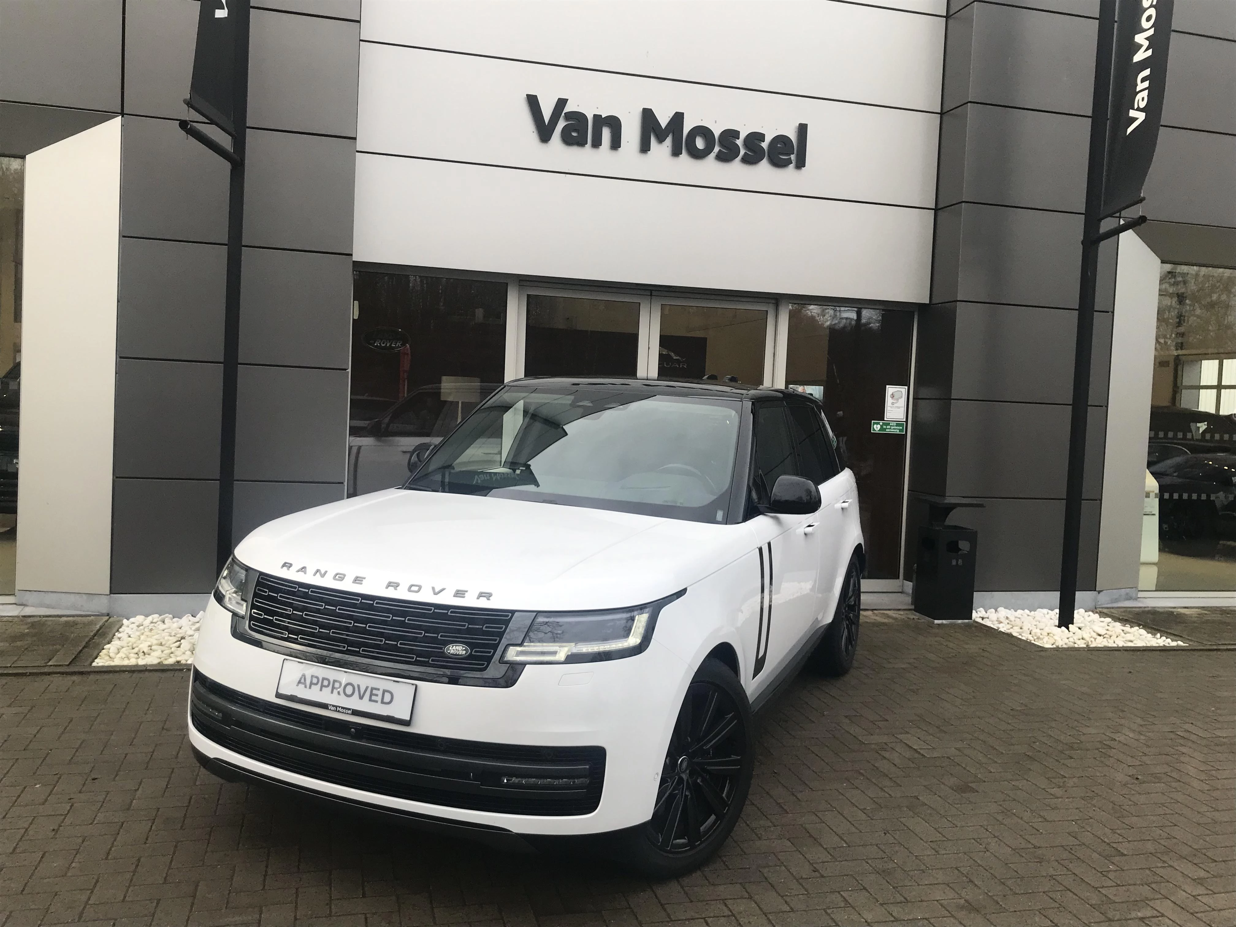 Land Rover-Range Rover-image-40