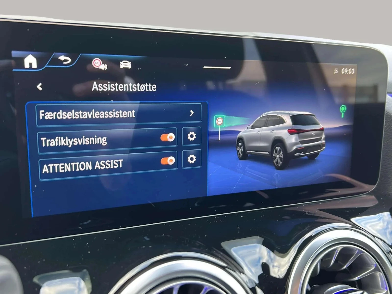 Mercedes-Benz-EQA-image-18